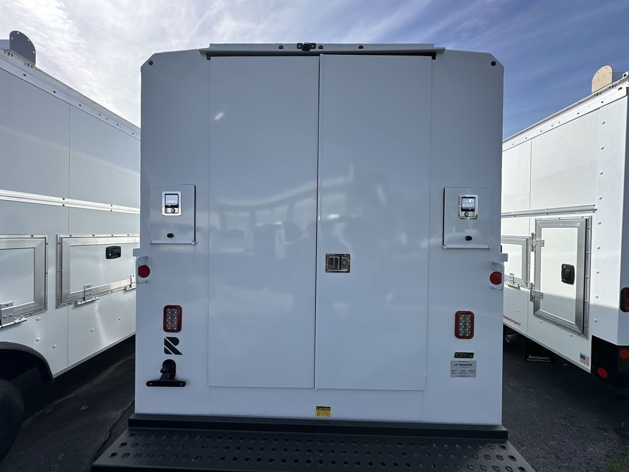 2025 GMC Savana Cutaway 3500 1WT