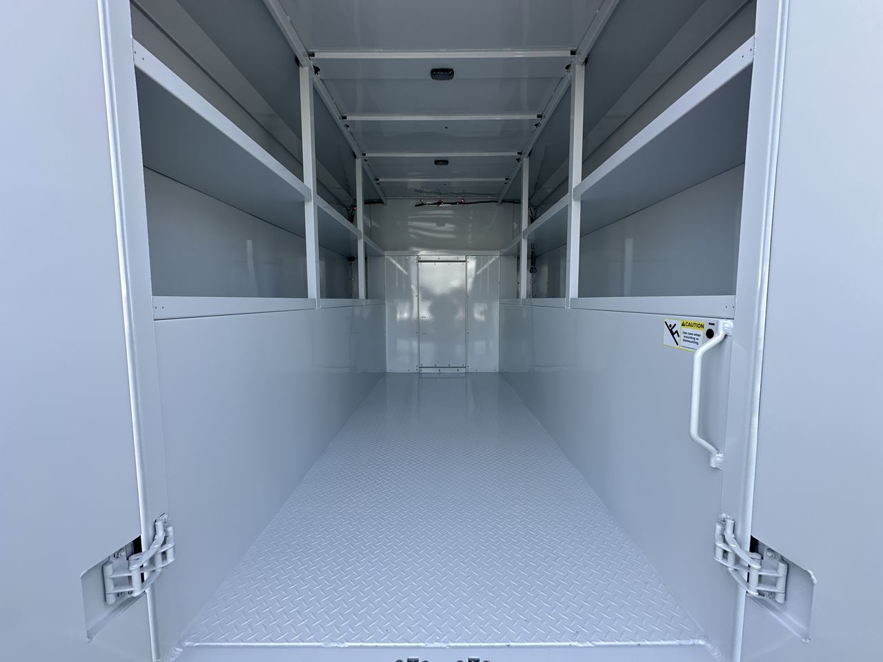 2025 GMC Savana Cutaway 3500 1WT