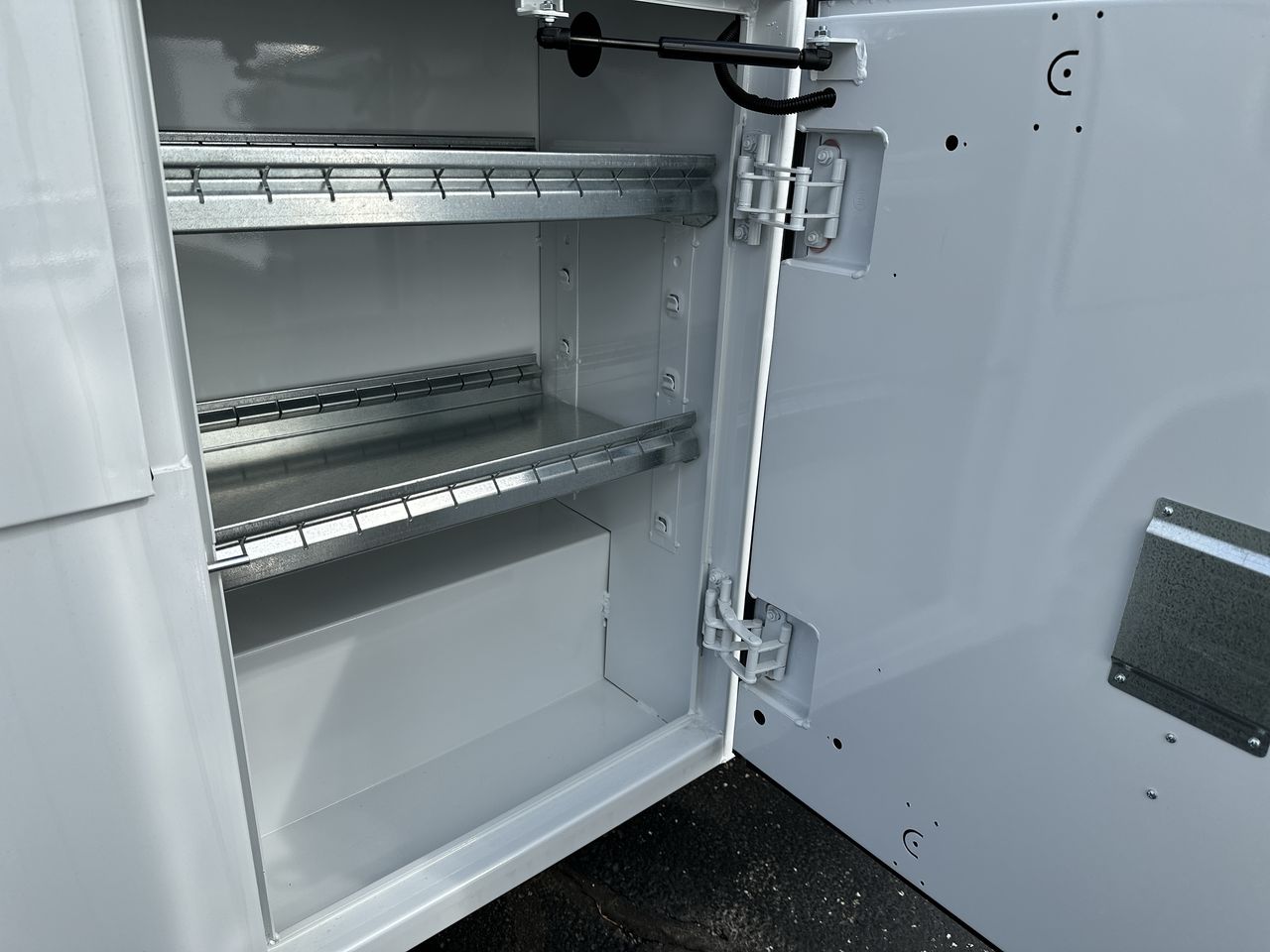 2025 GMC Savana Cutaway 3500 1WT