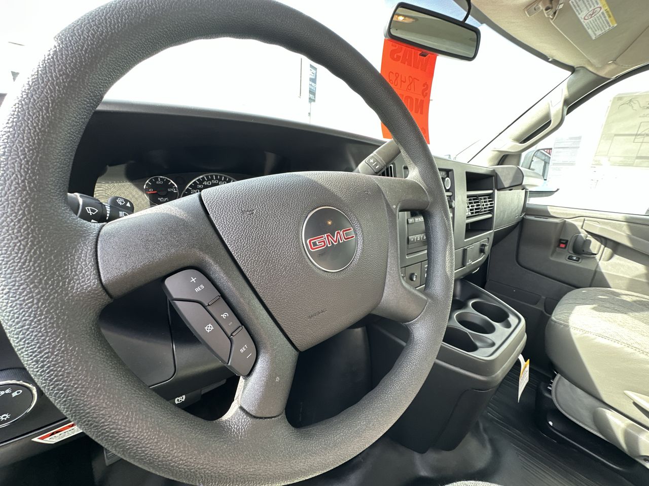 2025 GMC Savana Cutaway 3500 1WT