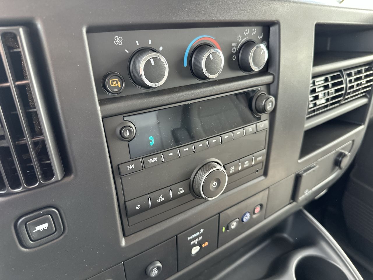 2025 GMC Savana Cutaway 3500 1WT