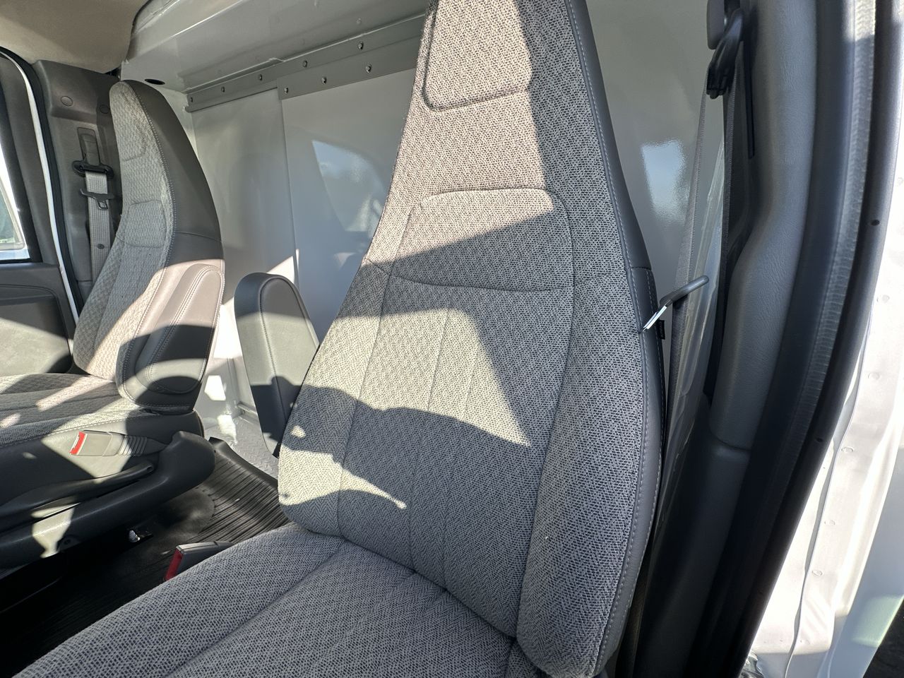 2025 GMC Savana Cutaway 3500 1WT