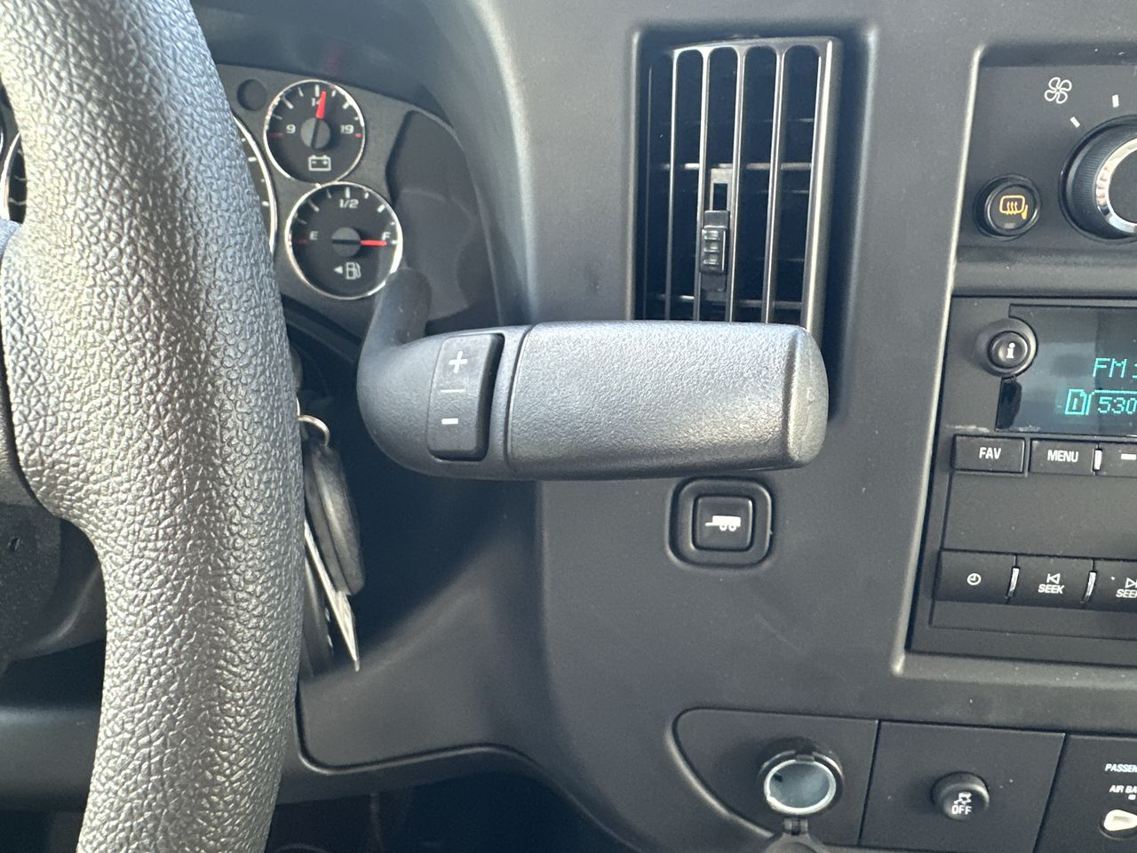 2025 GMC Savana Cutaway 3500 1WT