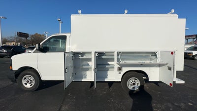 2025 GMC Savana Cutaway 3500 1WT