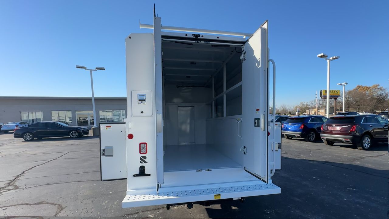 2025 GMC Savana Cutaway 3500 1WT