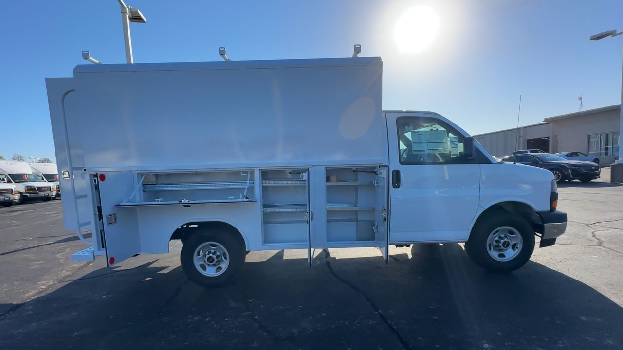 2025 GMC Savana Cutaway 3500 1WT