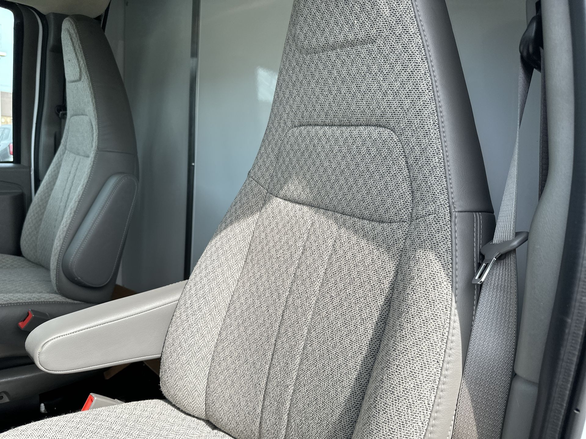 2025 GMC Savana Cutaway 3500 1WT