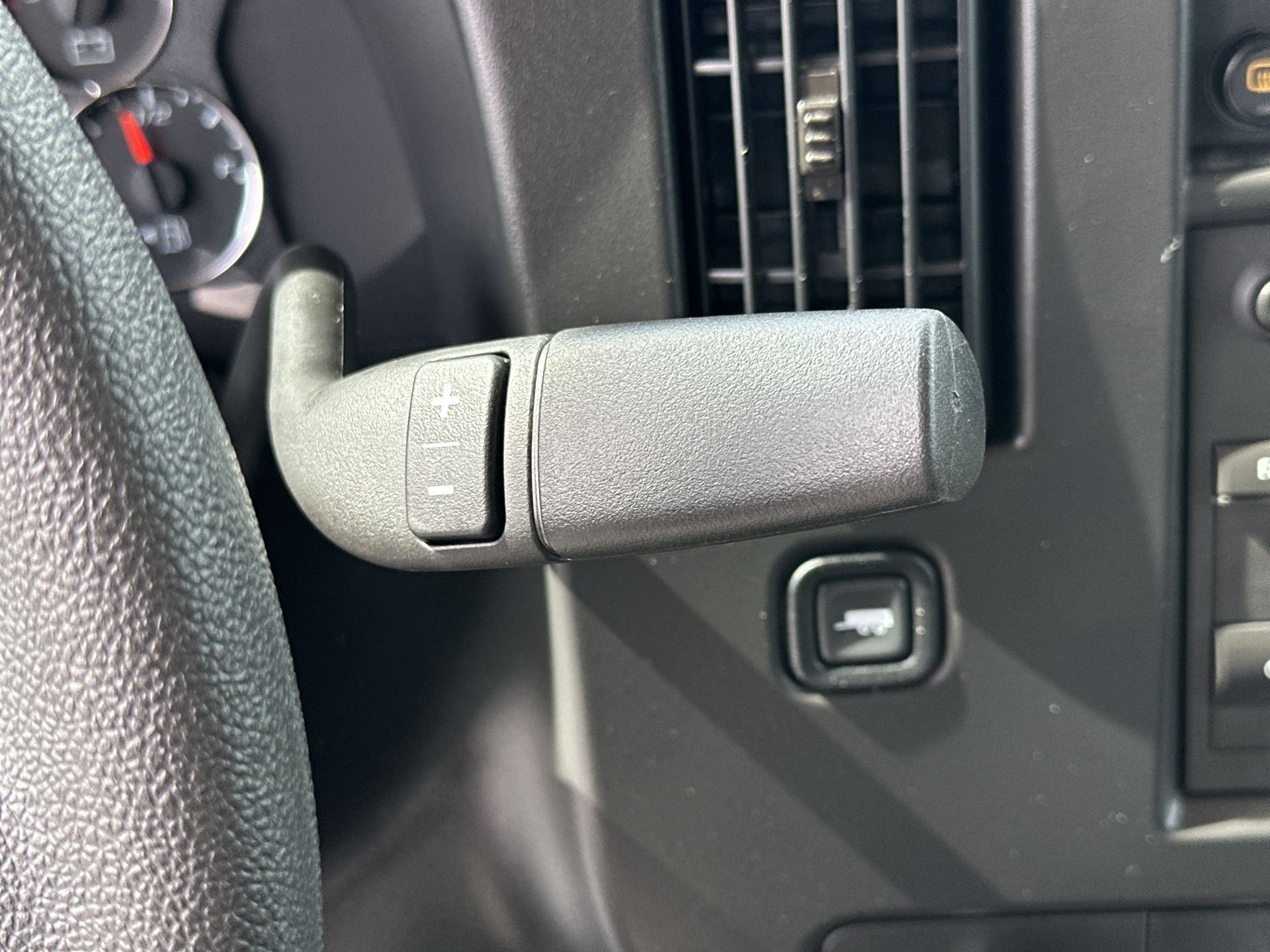 2025 GMC Savana Cutaway 3500 1WT