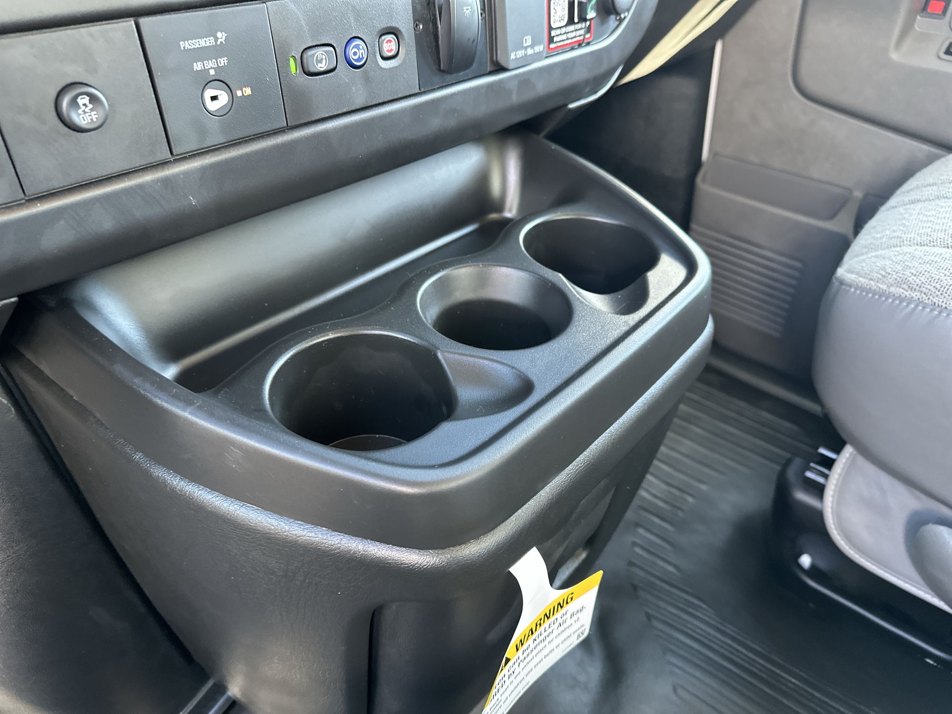 2025 GMC Savana Cutaway 3500 1WT