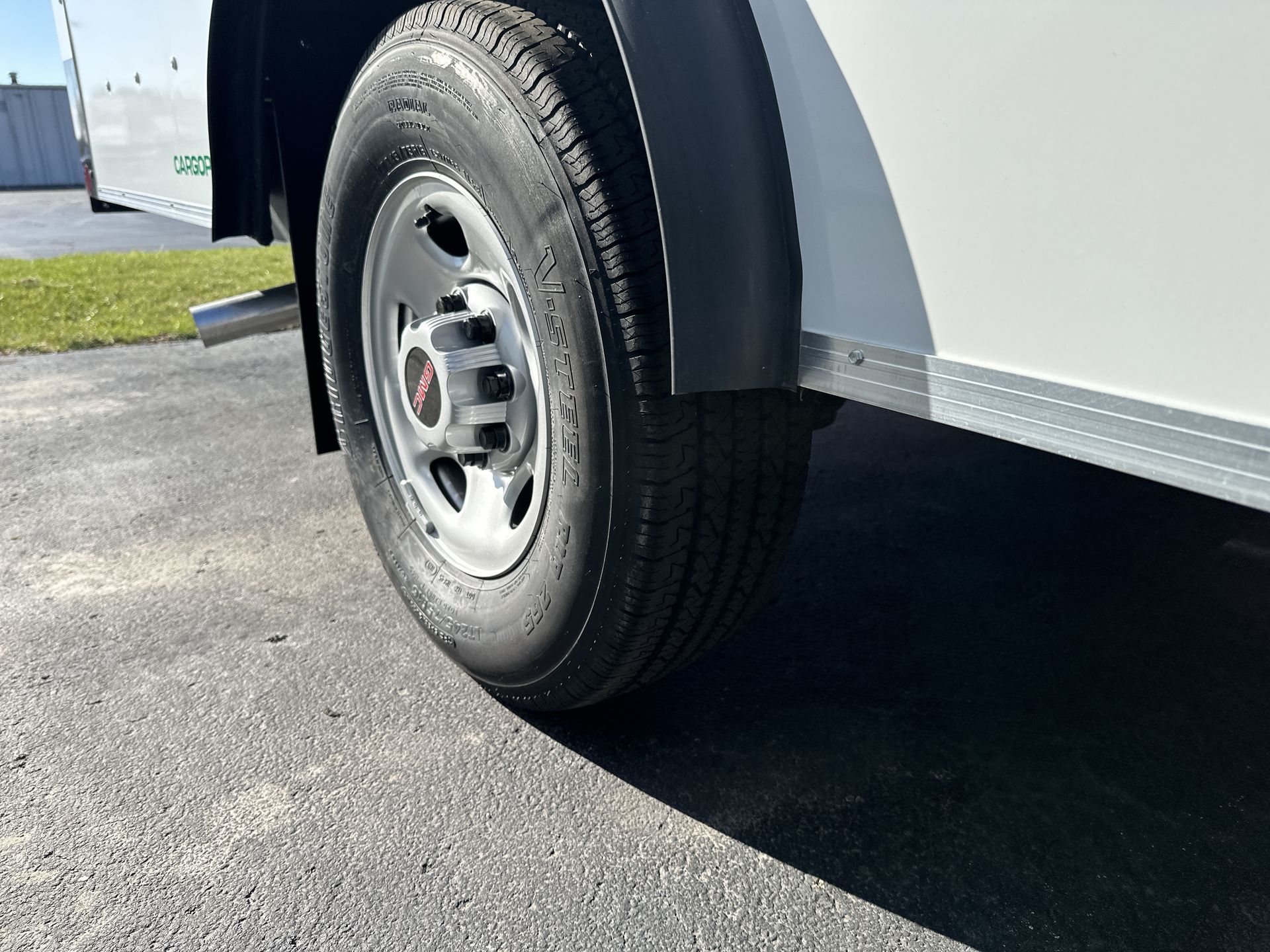 2025 GMC Savana Cutaway 3500 1WT