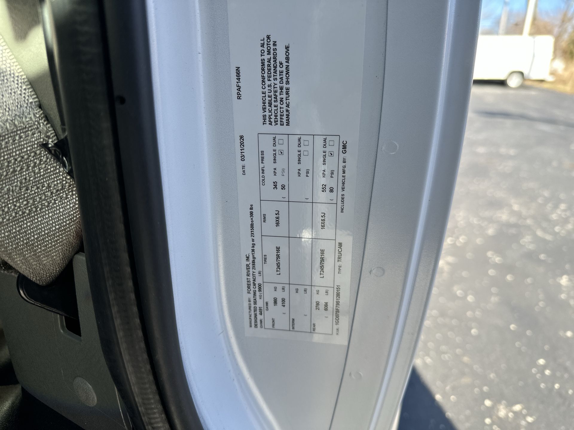 2025 GMC Savana Cutaway 3500 1WT
