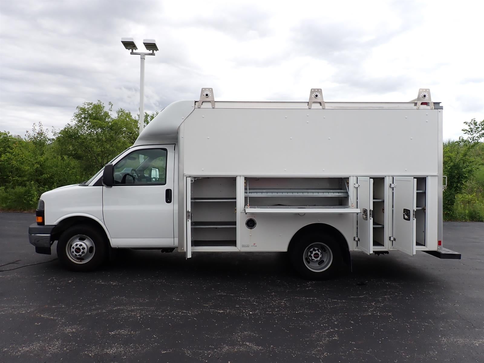 2017 GMC Savana Cutaway 3500 3500 VAN 139"
