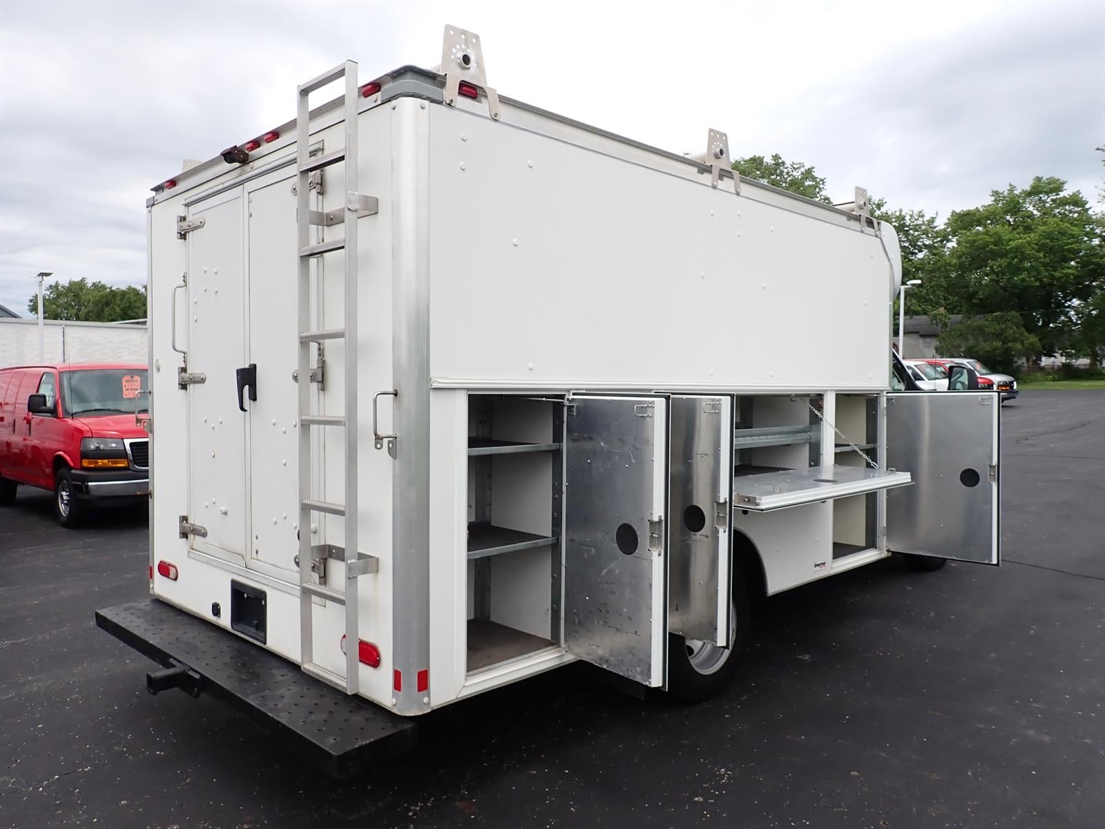 2017 GMC Savana Cutaway 3500 3500 VAN 139"