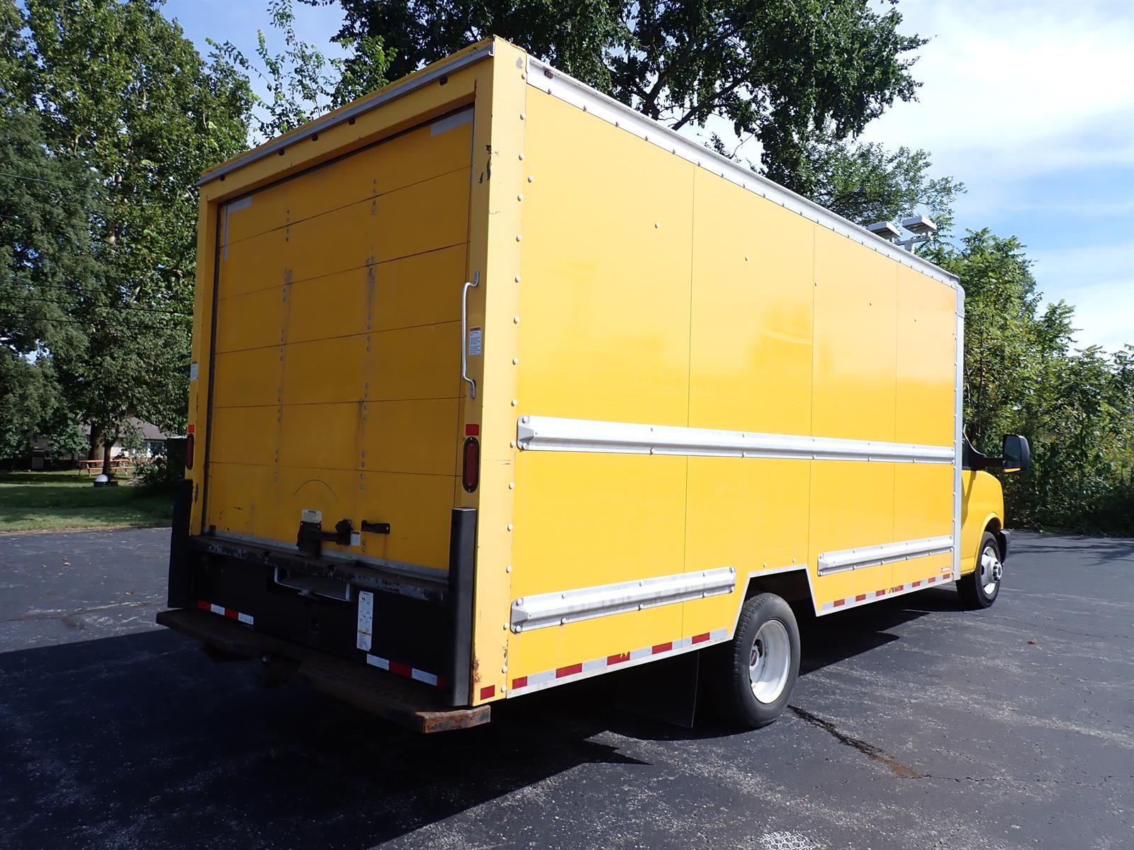 2017 GMC Savana Cutaway 3500 VAN 177"