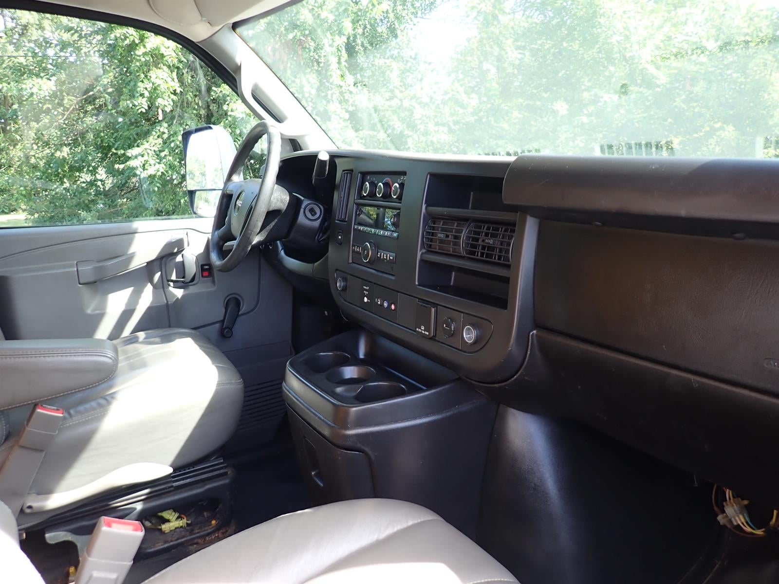 2017 GMC Savana Cutaway 3500 VAN 177"