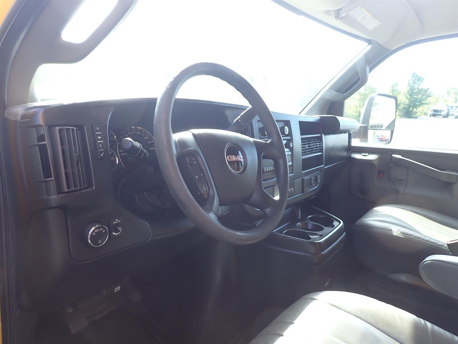 2017 GMC Savana Cutaway 3500 VAN 177"