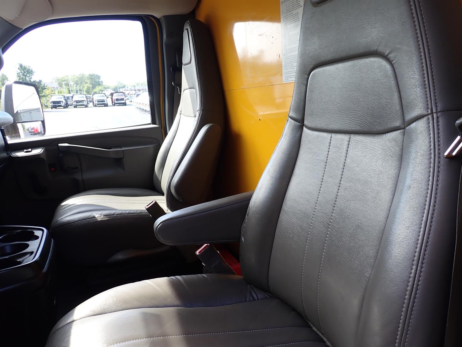 2017 GMC Savana Cutaway 3500 VAN 177"
