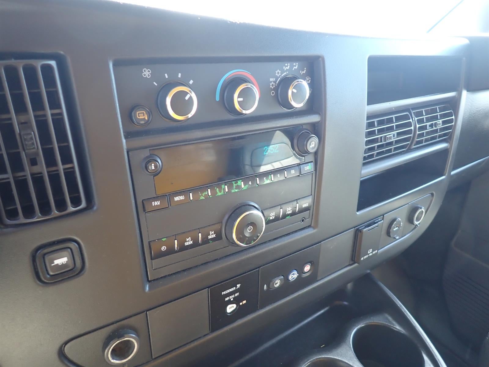 2017 GMC Savana Cutaway 3500 VAN 177"