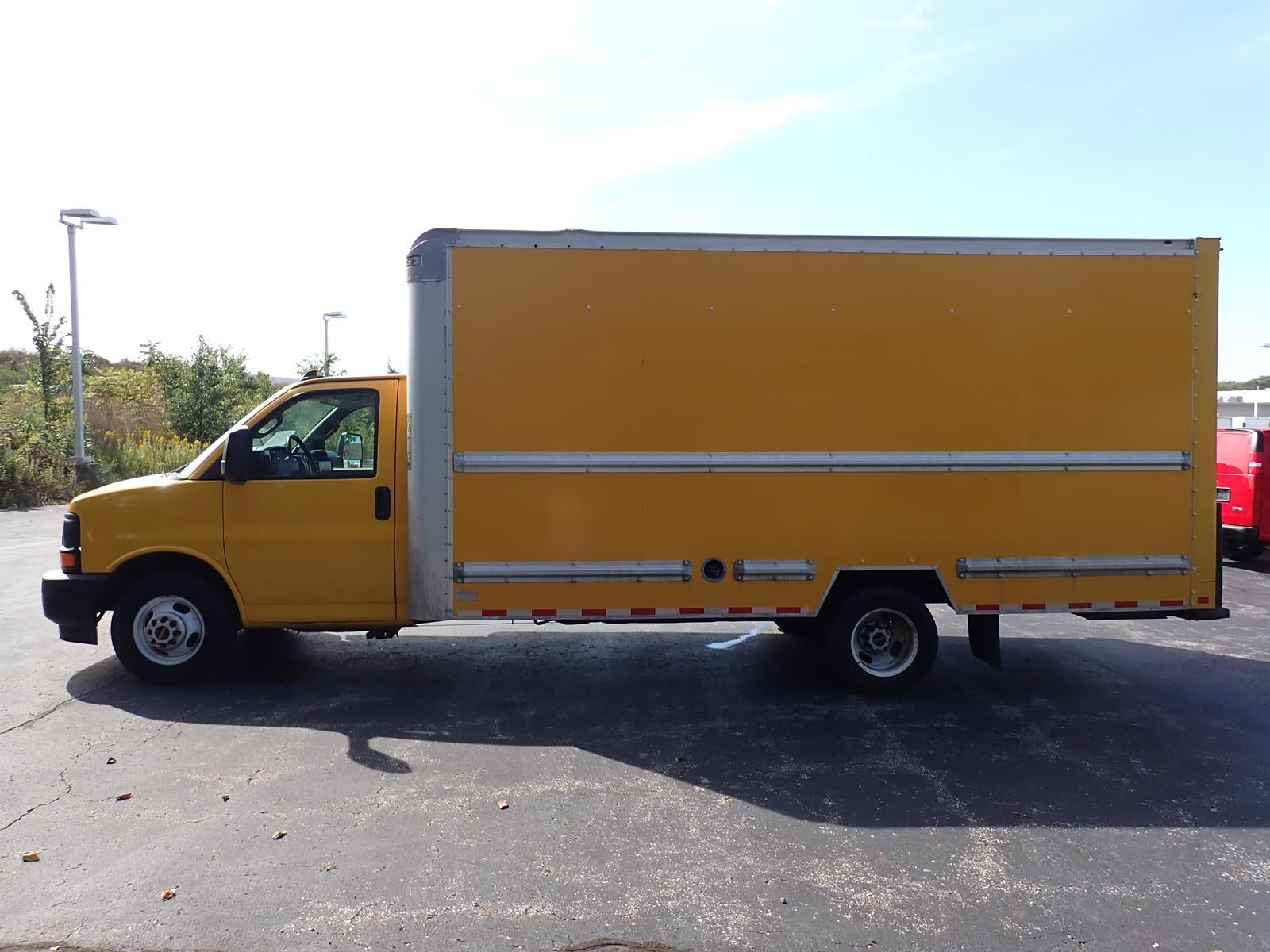 2017 GMC Savana Cutaway 3500 VAN 177"