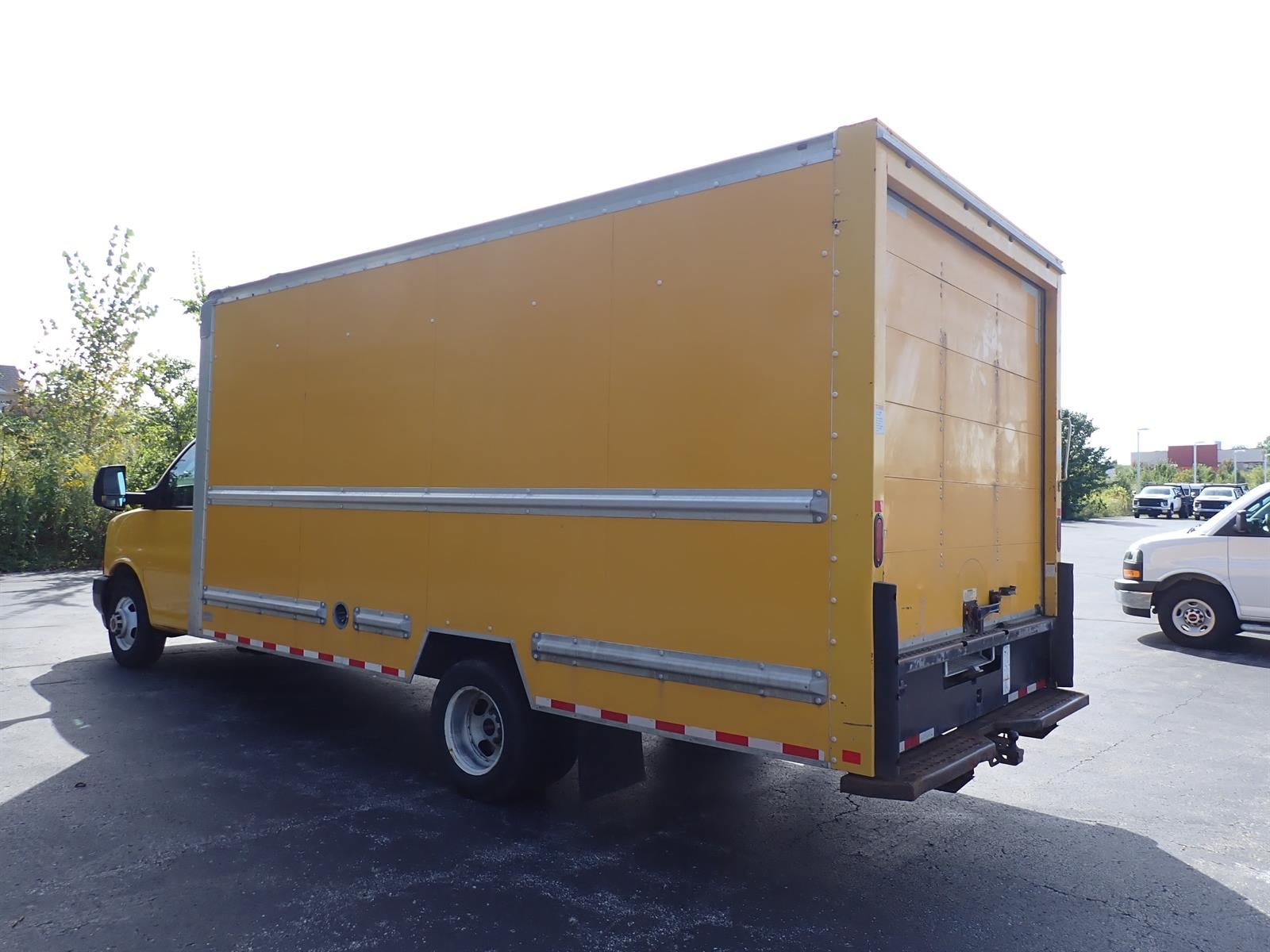 2017 GMC Savana Cutaway 3500 VAN 177"