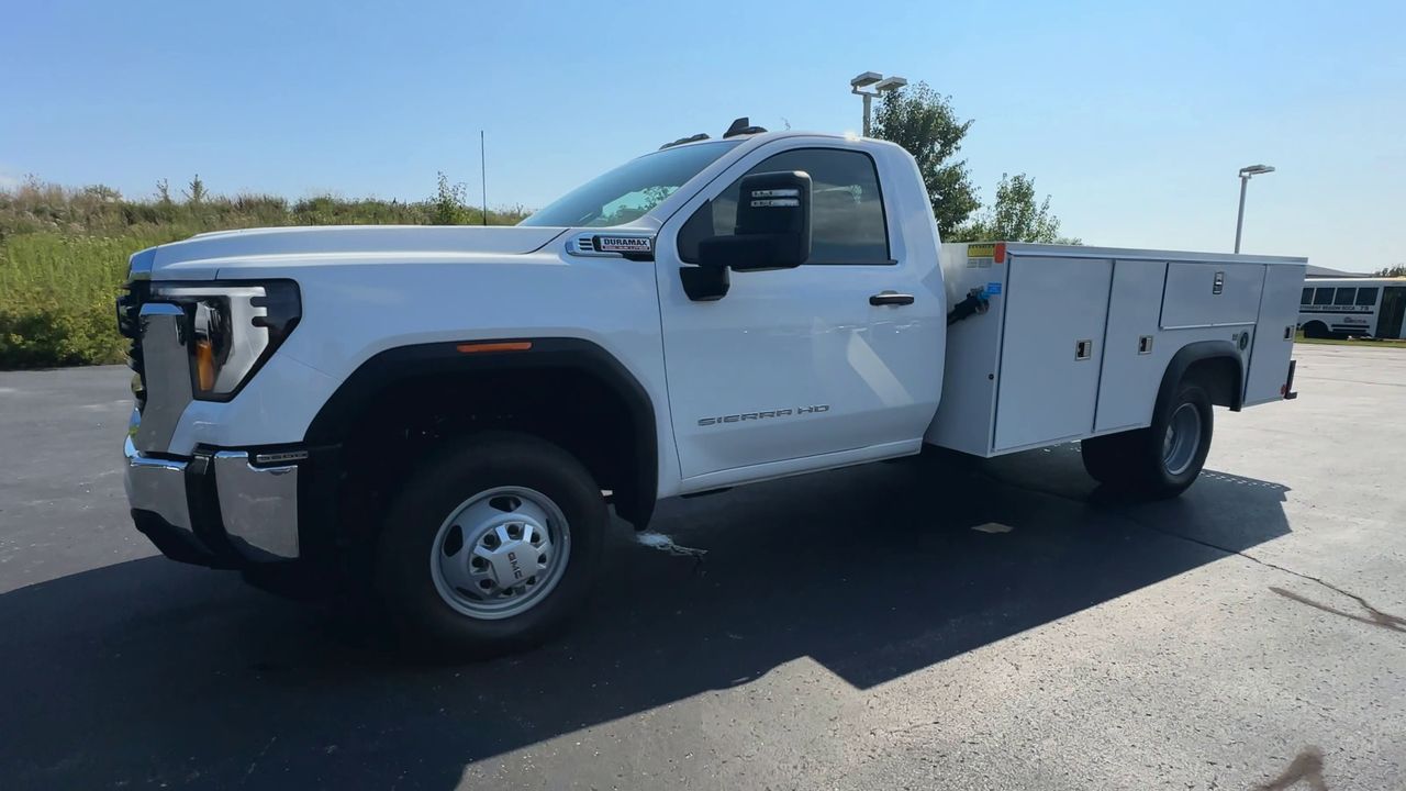 2025 GMC Sierra 3500 HD Chassis Cab Pro