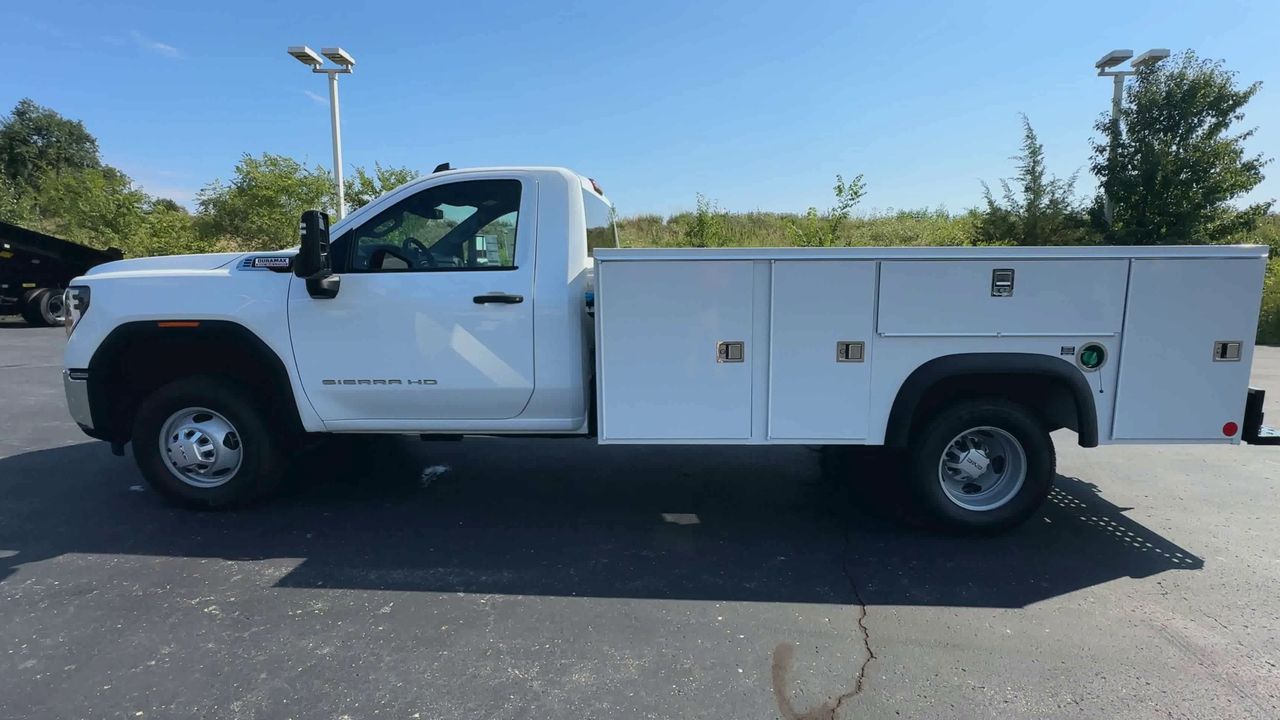 2025 GMC Sierra 3500 HD Chassis Cab Pro