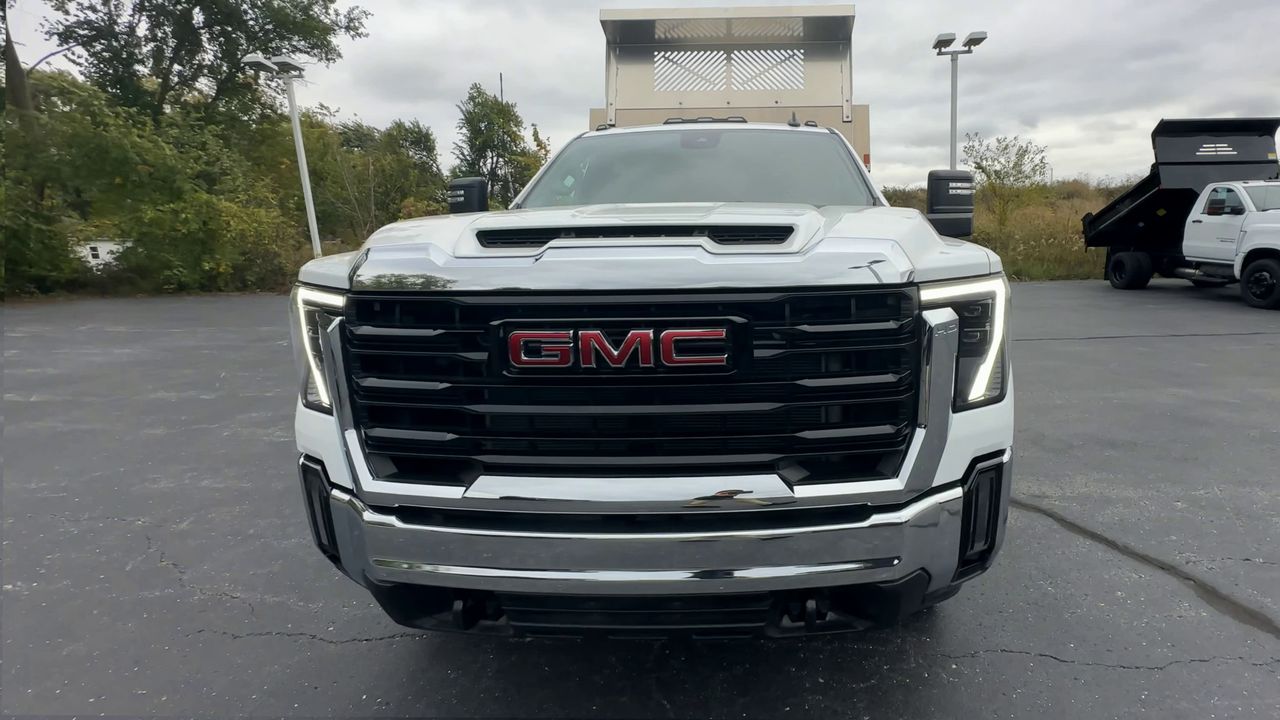 2025 GMC Sierra 3500 HD Chassis Cab Pro