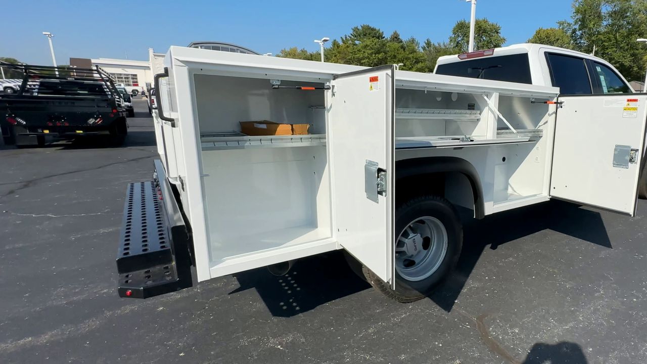 2025 GMC Sierra 3500 HD Chassis Cab Pro