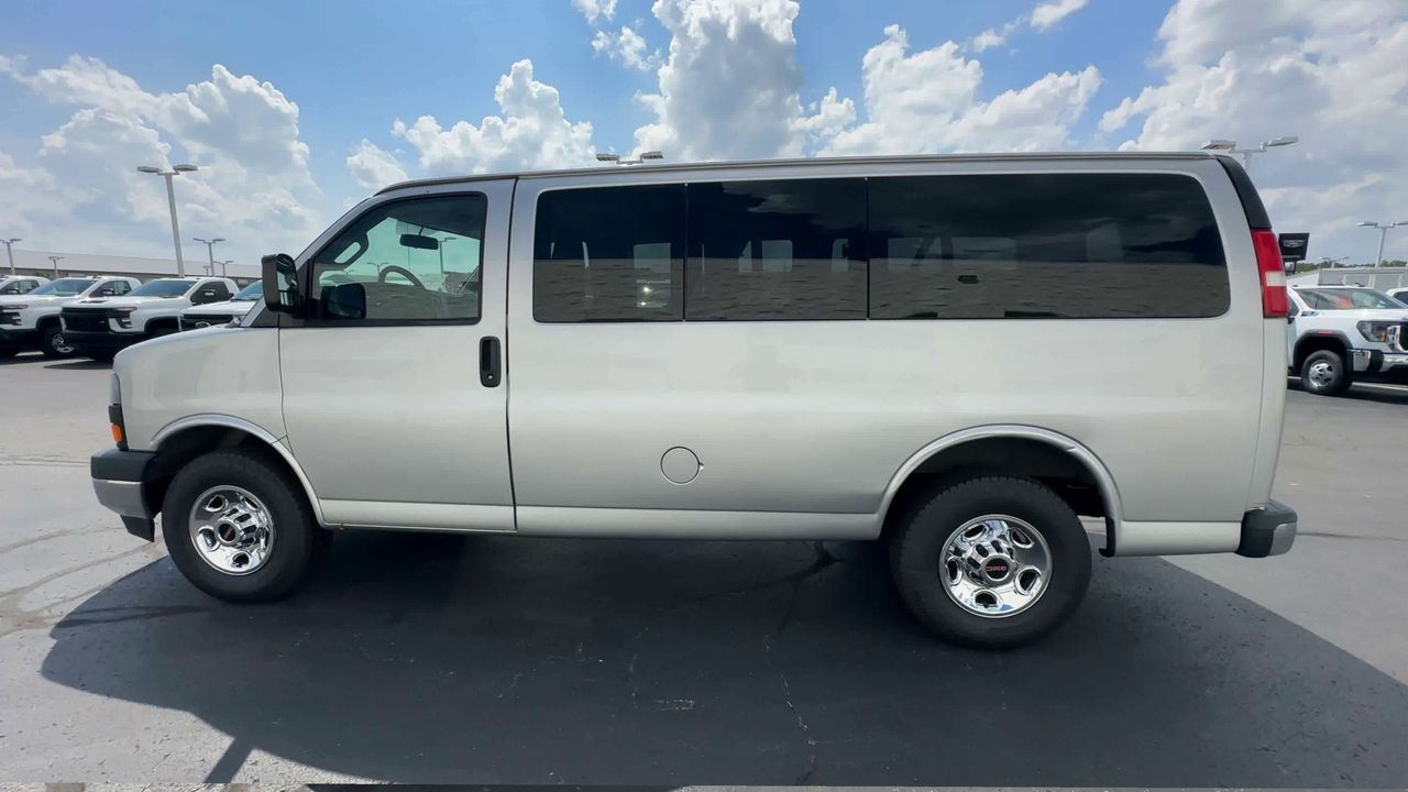 2017 GMC Savana Passenger 2500 LT