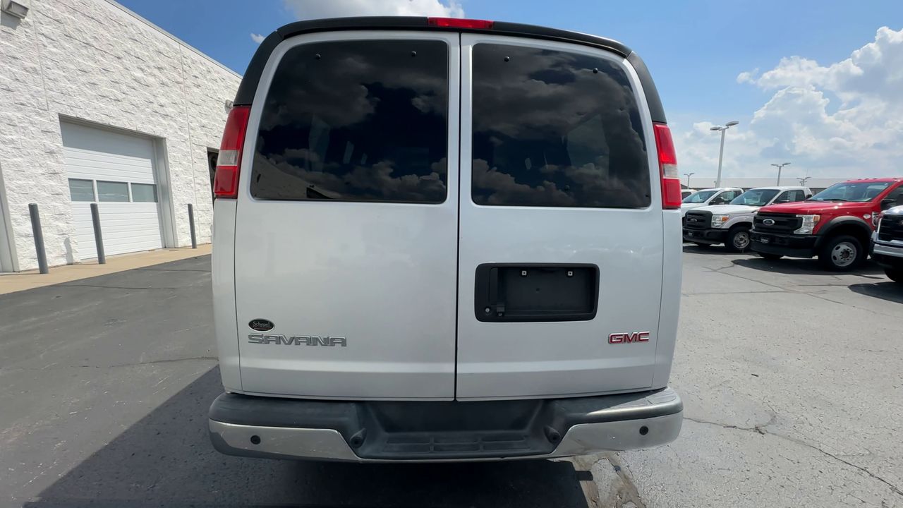 2017 GMC Savana Passenger 2500 LT