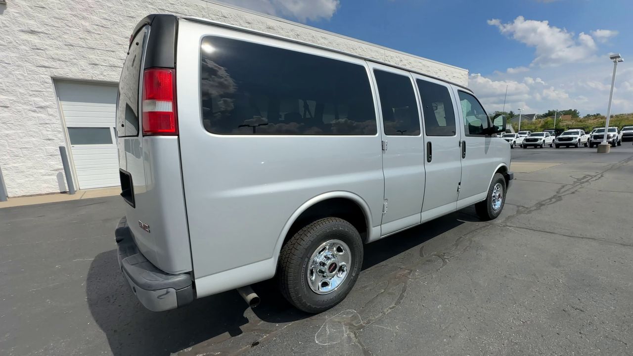 2017 GMC Savana Passenger 2500 LT