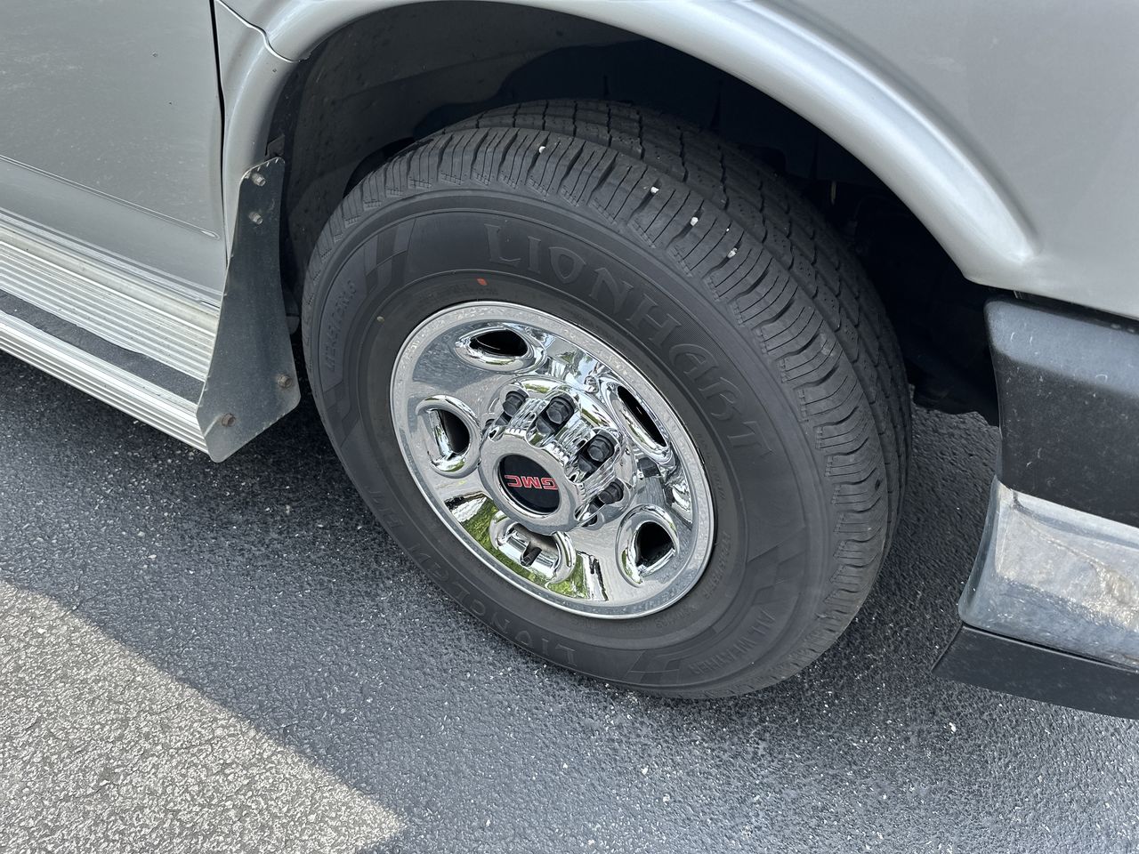 2017 GMC Savana Passenger 2500 LT