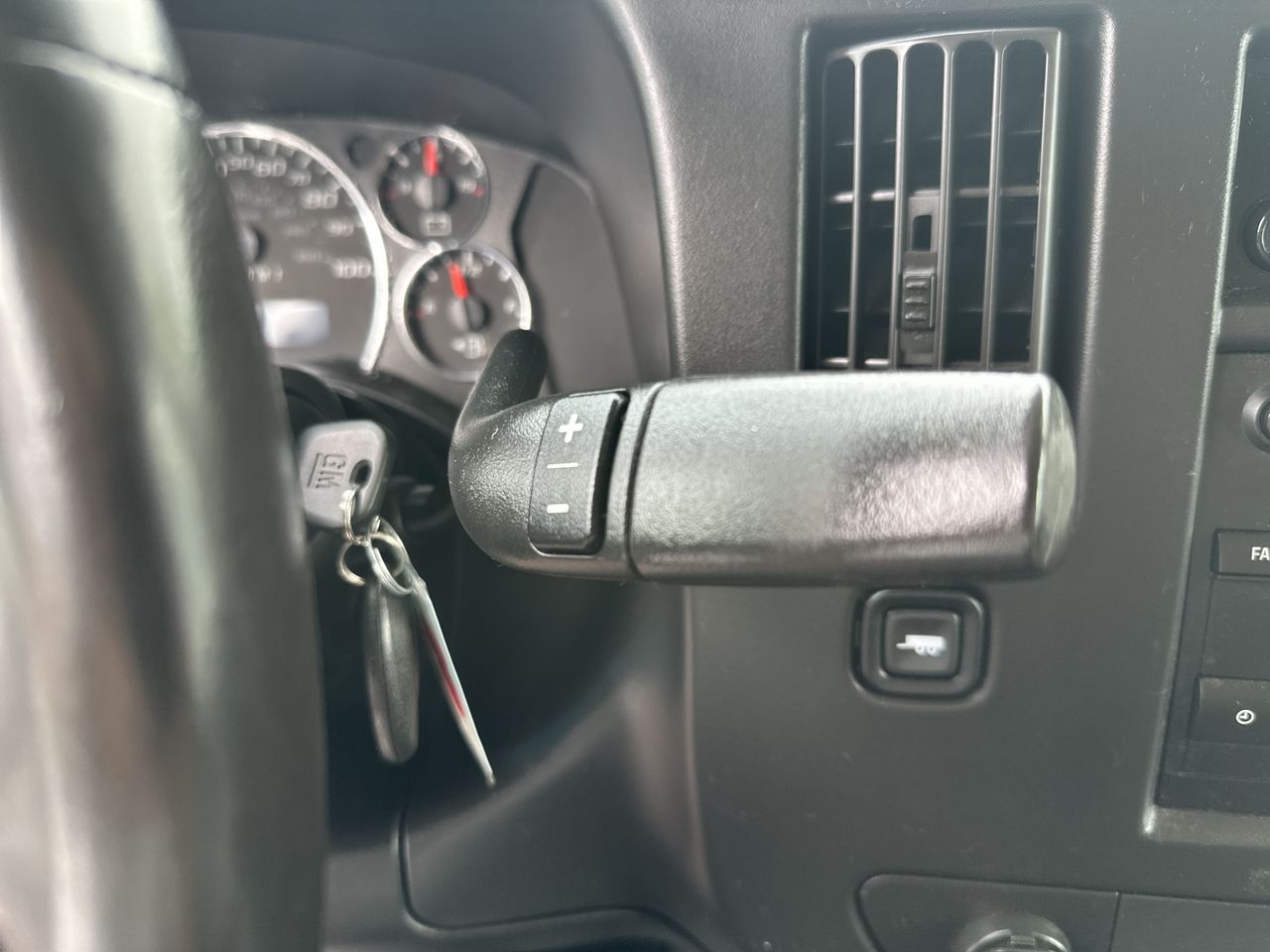 2017 GMC Savana Passenger 2500 LT