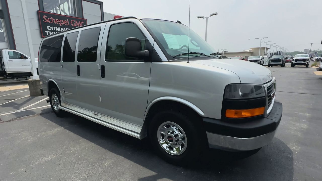 2017 GMC Savana Passenger 2500 LT