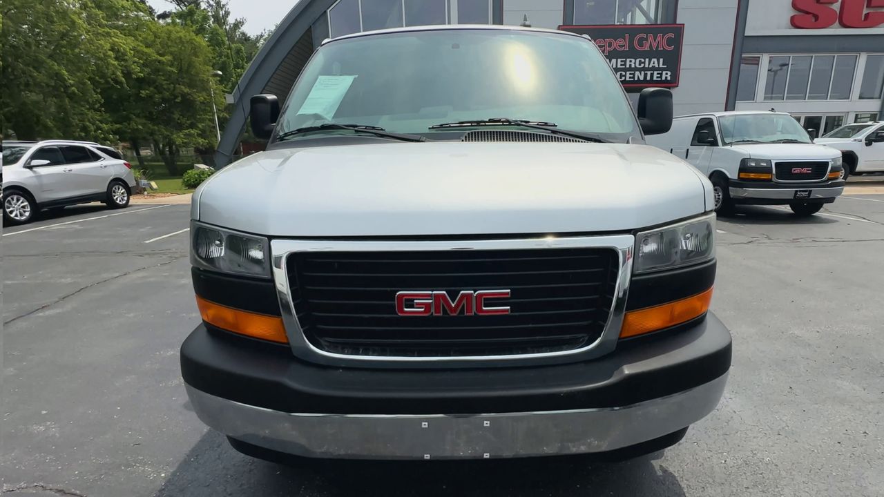 2017 GMC Savana Passenger 2500 LT