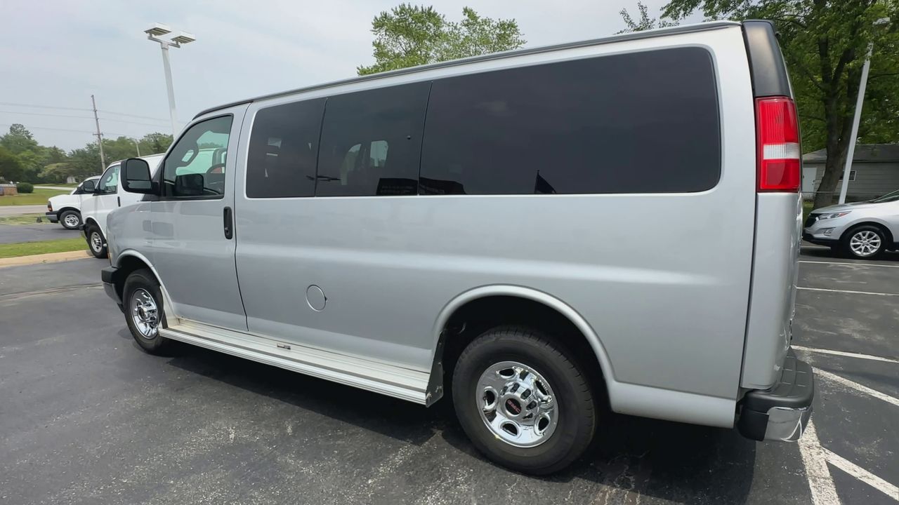 2017 GMC Savana Passenger 2500 LT