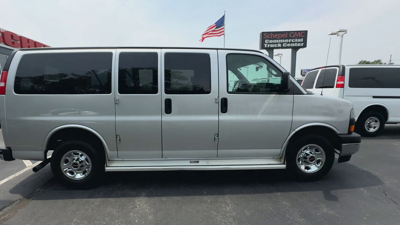 2017 GMC Savana Passenger 2500 LT