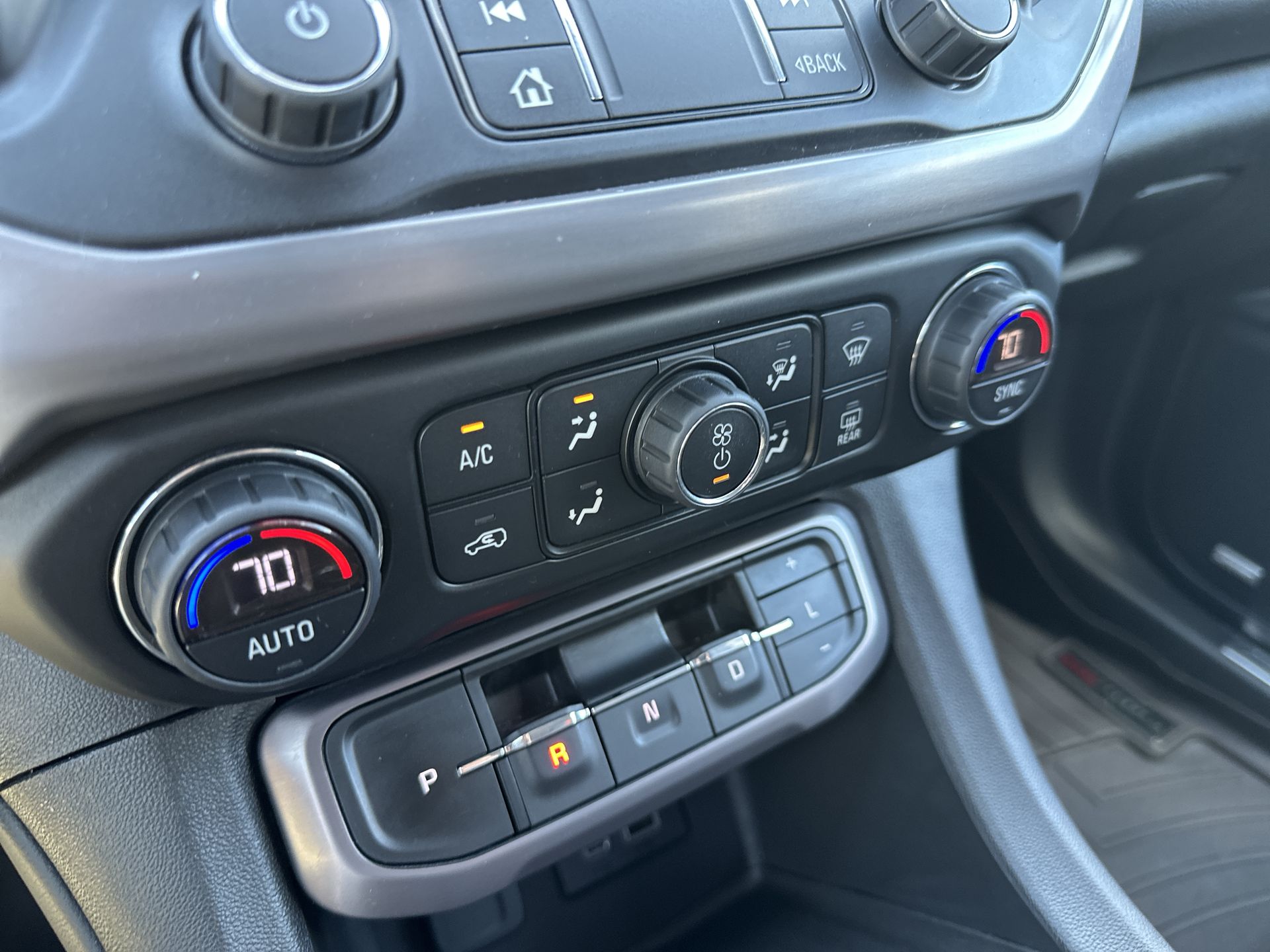 2020 GMC Acadia AT4