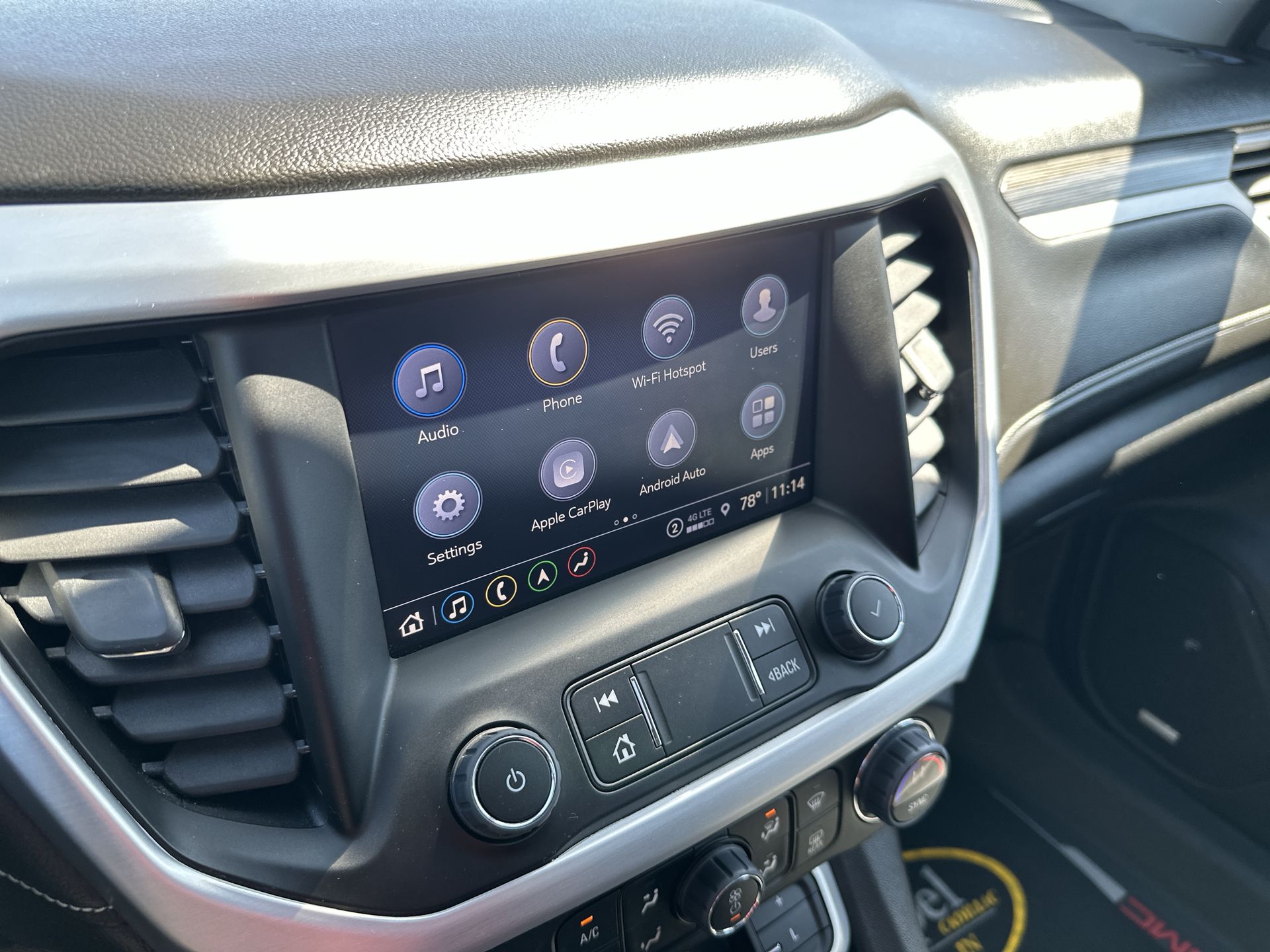 2023 GMC Acadia SLT