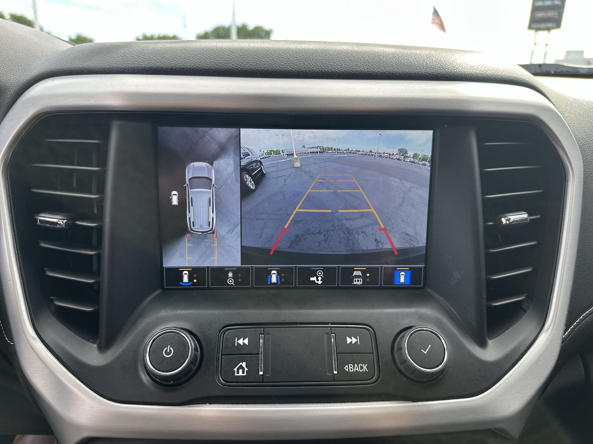 2023 GMC Acadia SLT
