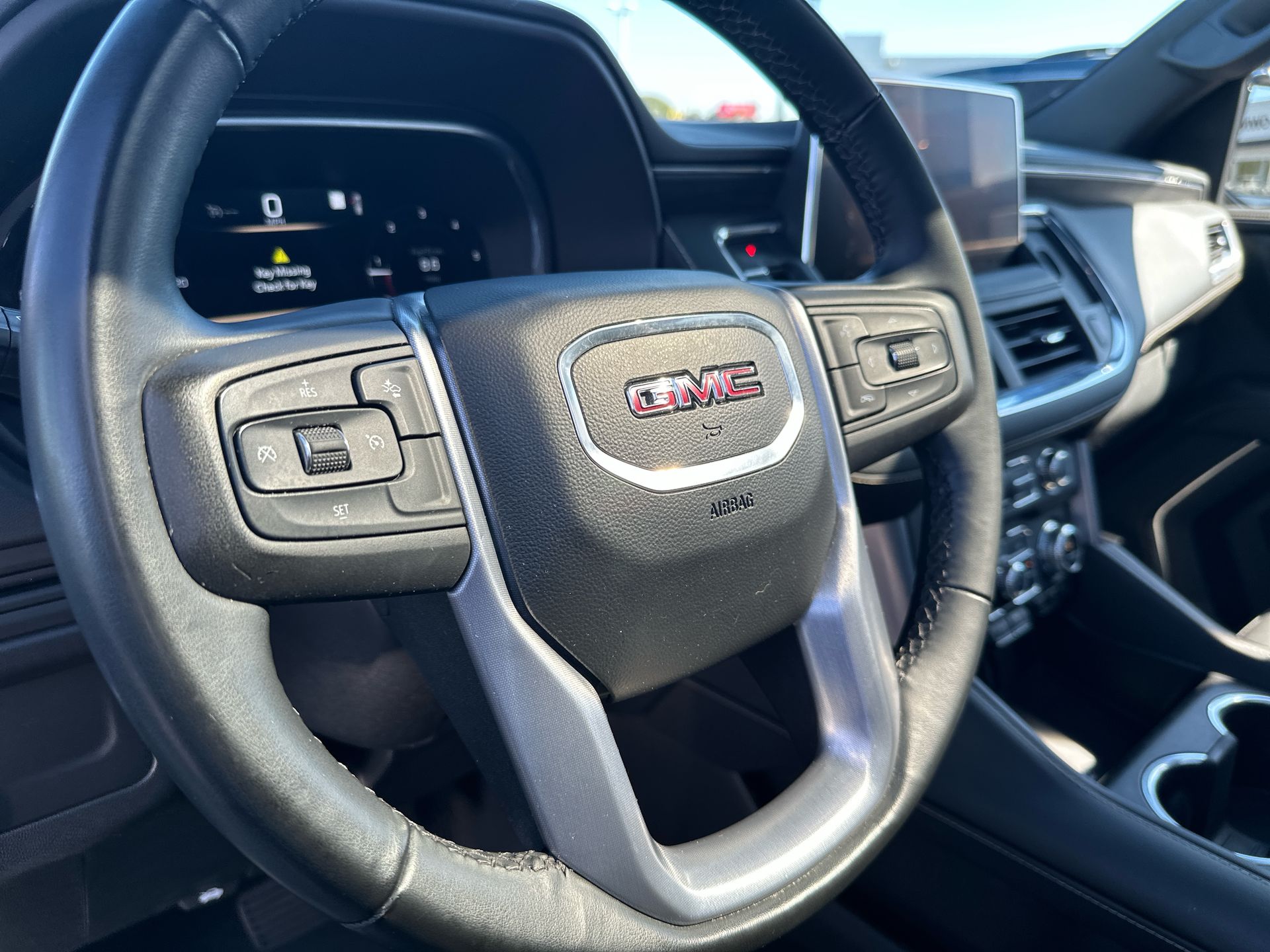 2023 GMC Yukon SLT