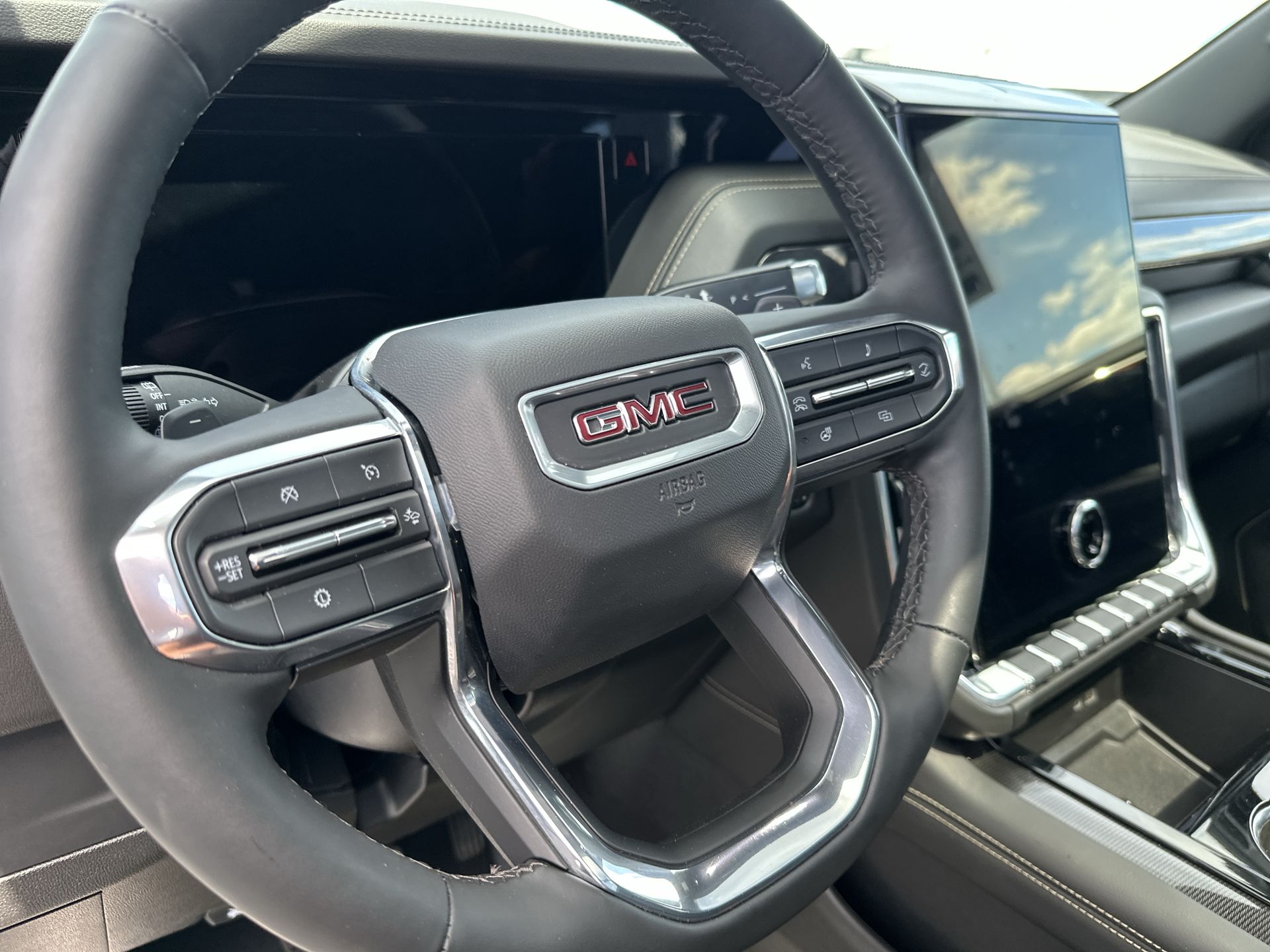 2025 GMC Yukon Elevation