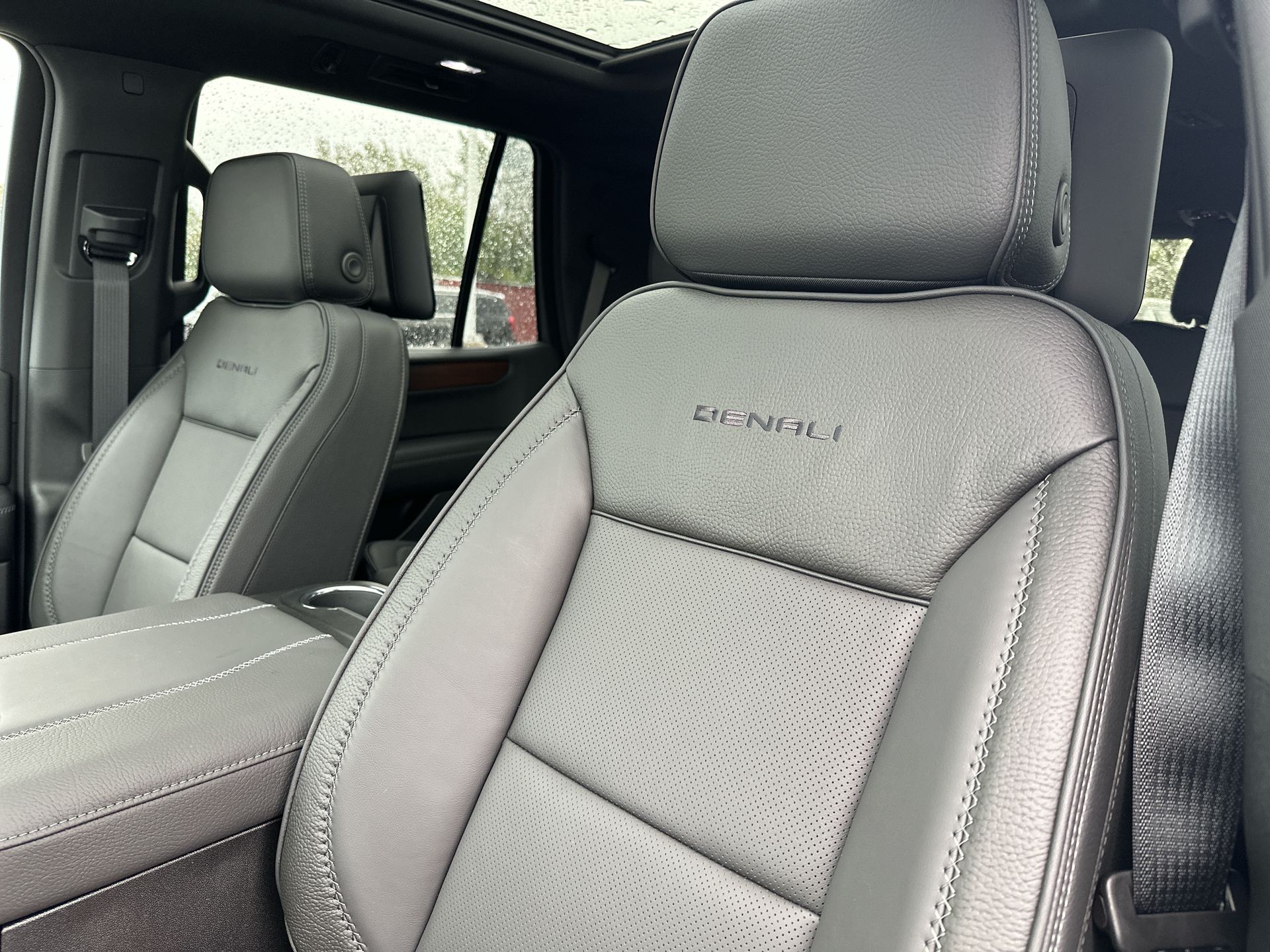 2027 GMC Yukon Denali - Photo 11