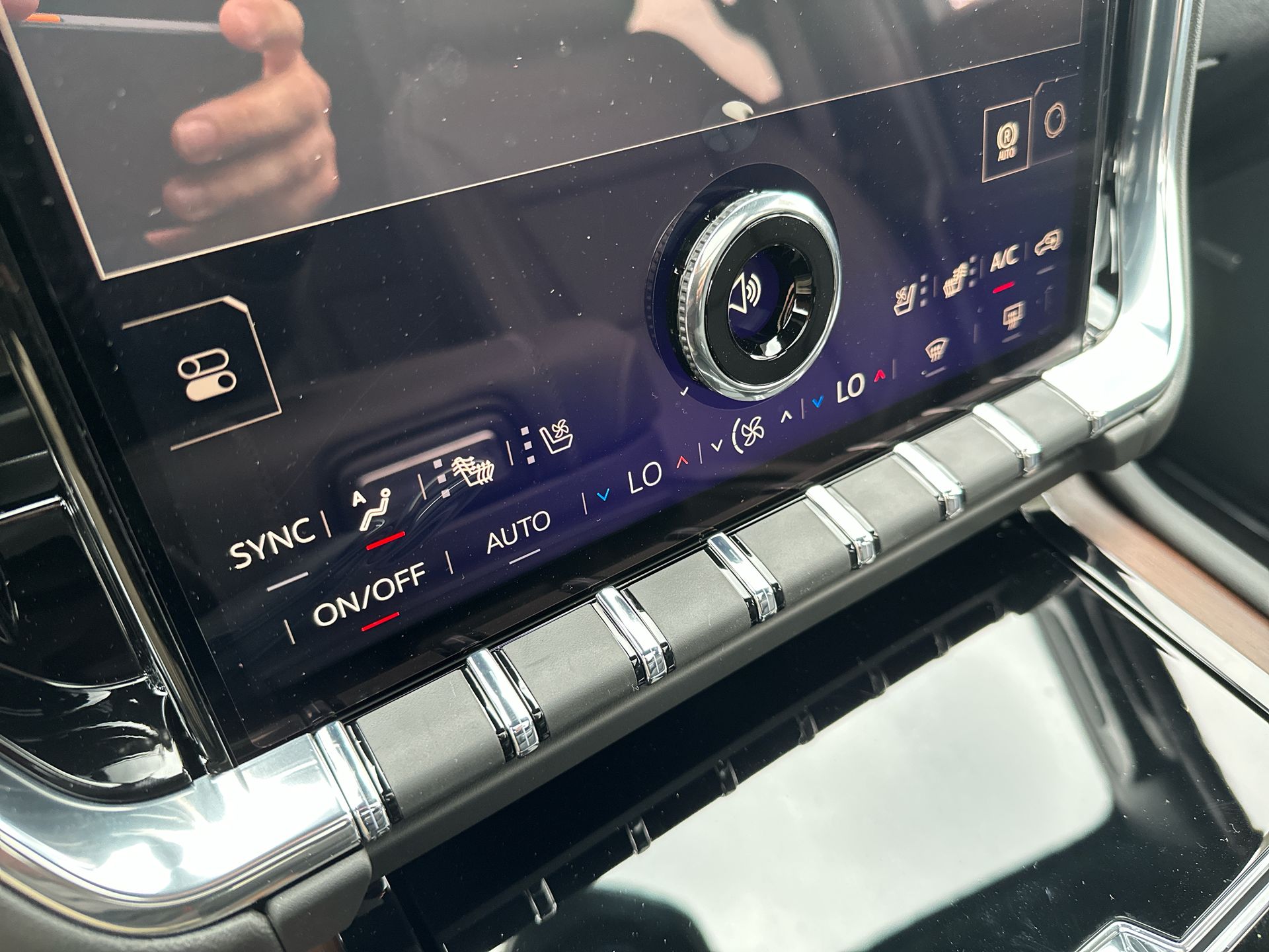 2027 GMC Yukon Denali - Photo 18