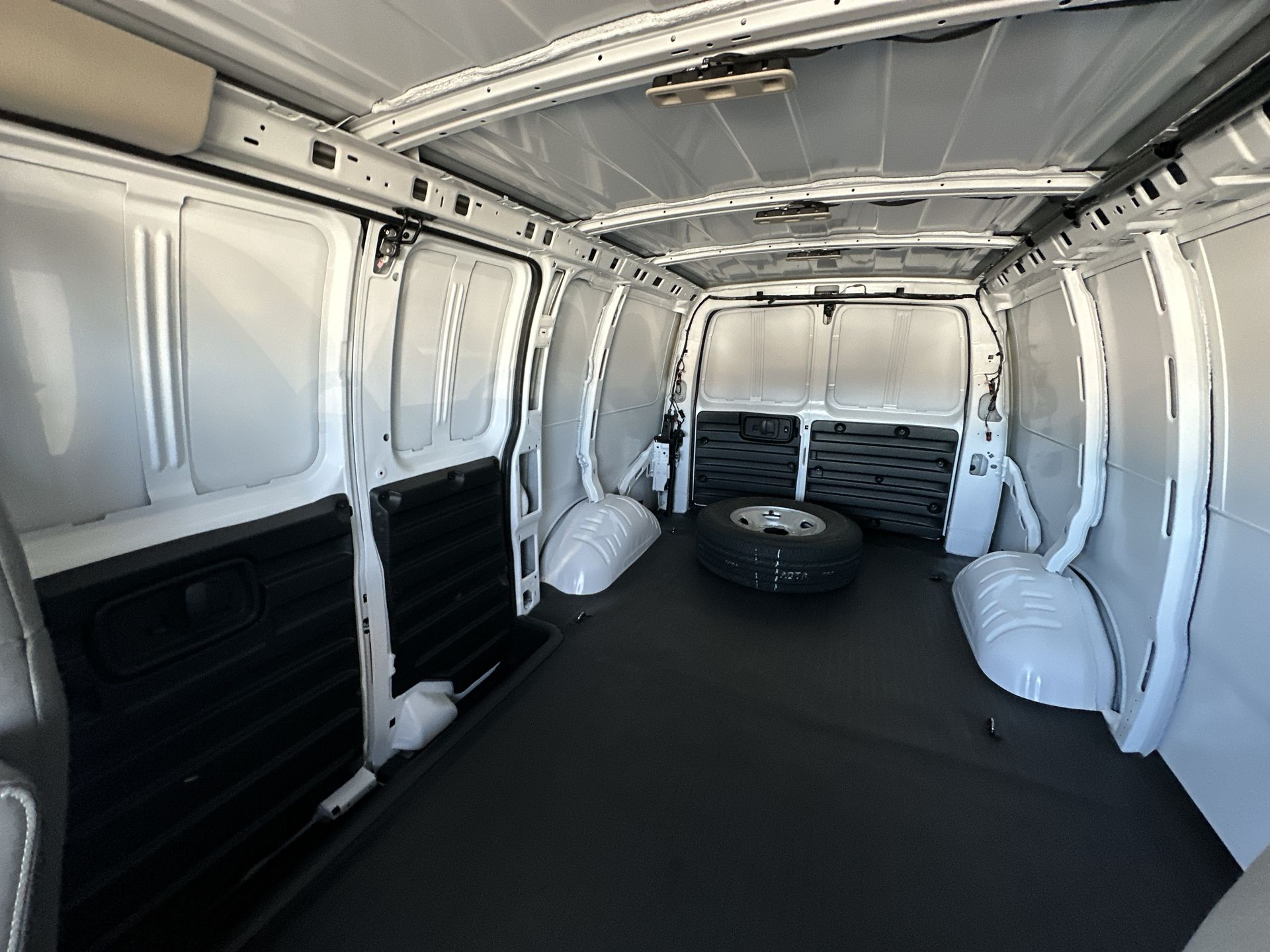 2025 GMC Savana Cargo 2500 Work Van