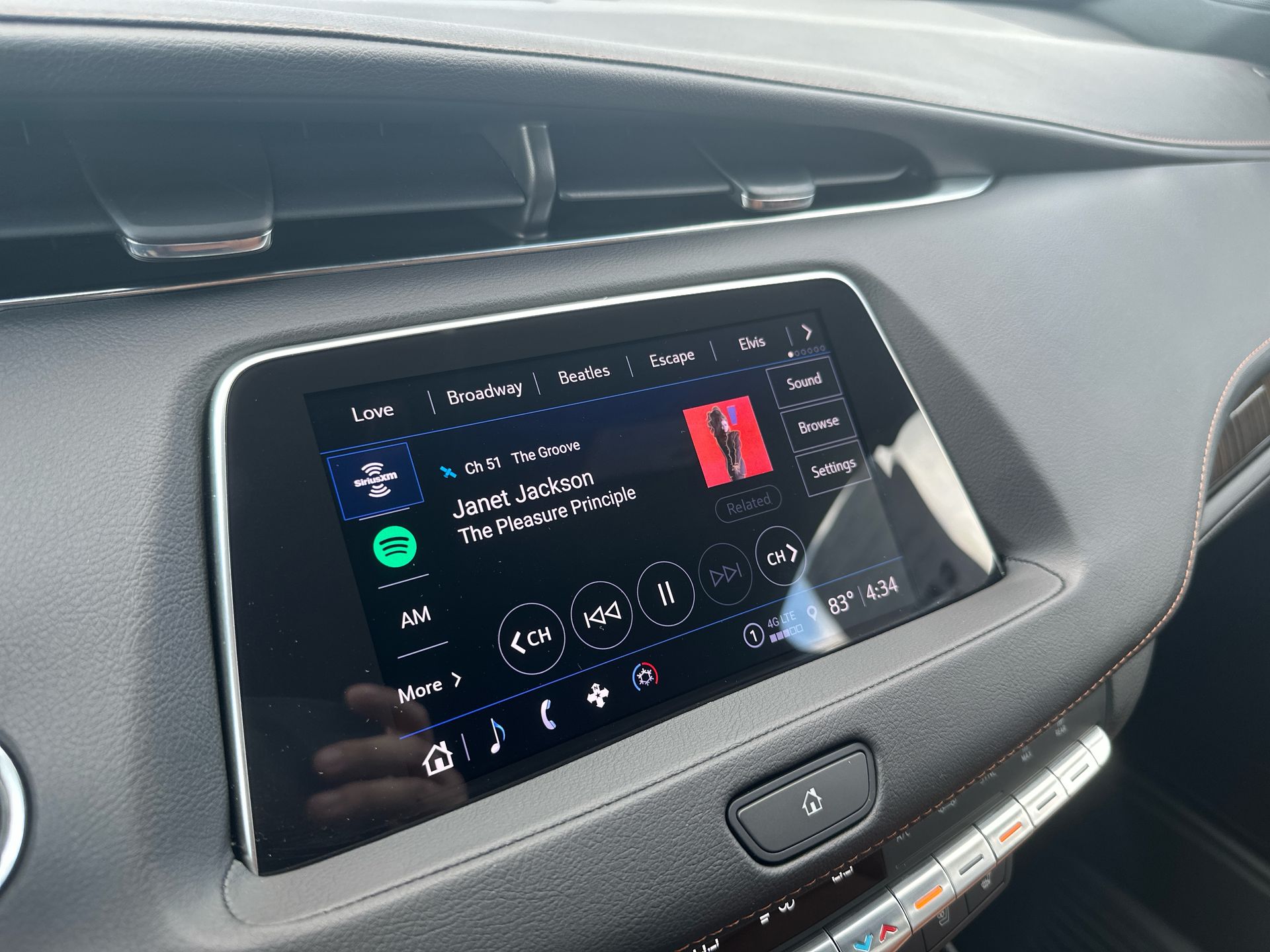 2023 Cadillac XT4 Premium Luxury