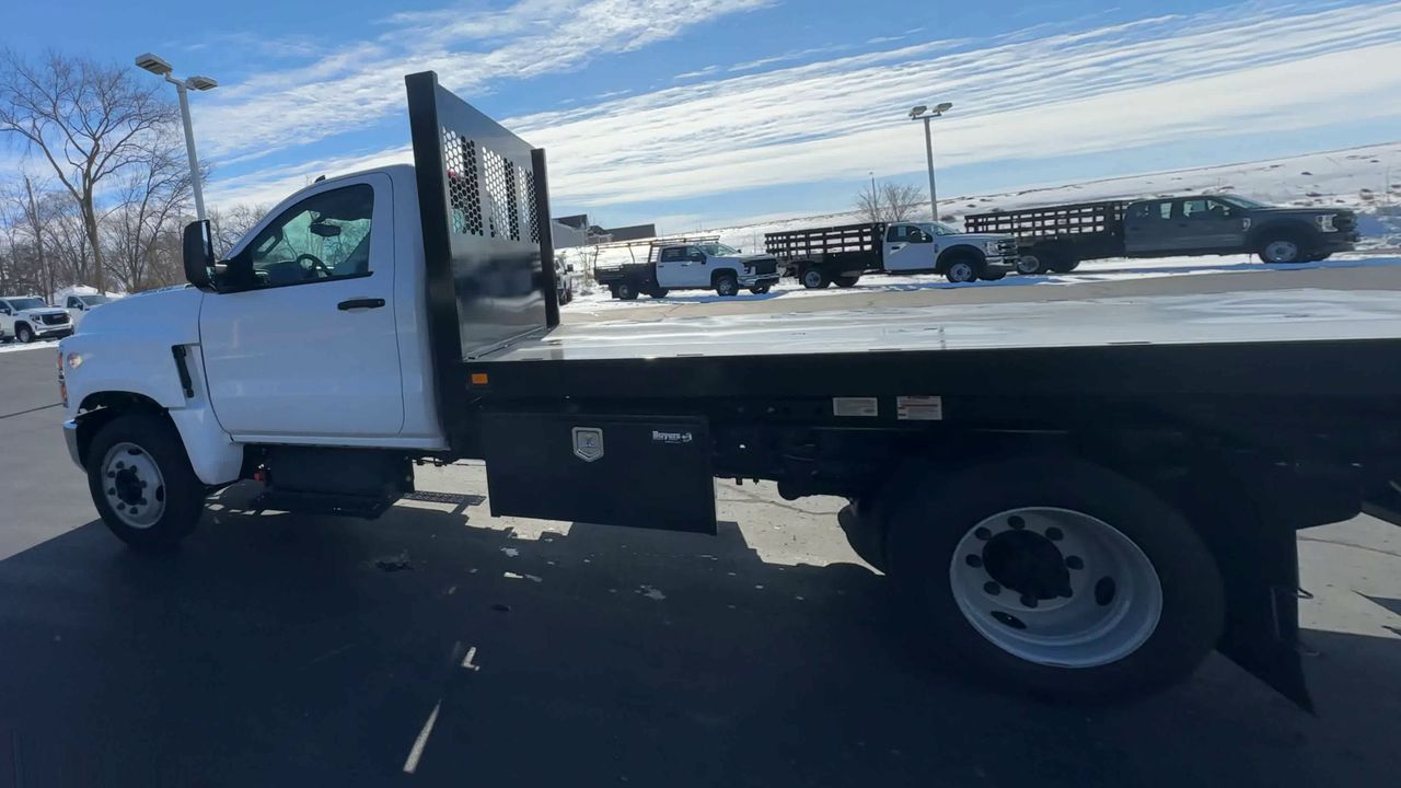 2023 Chevrolet Silverado 5500 HD Work Truck