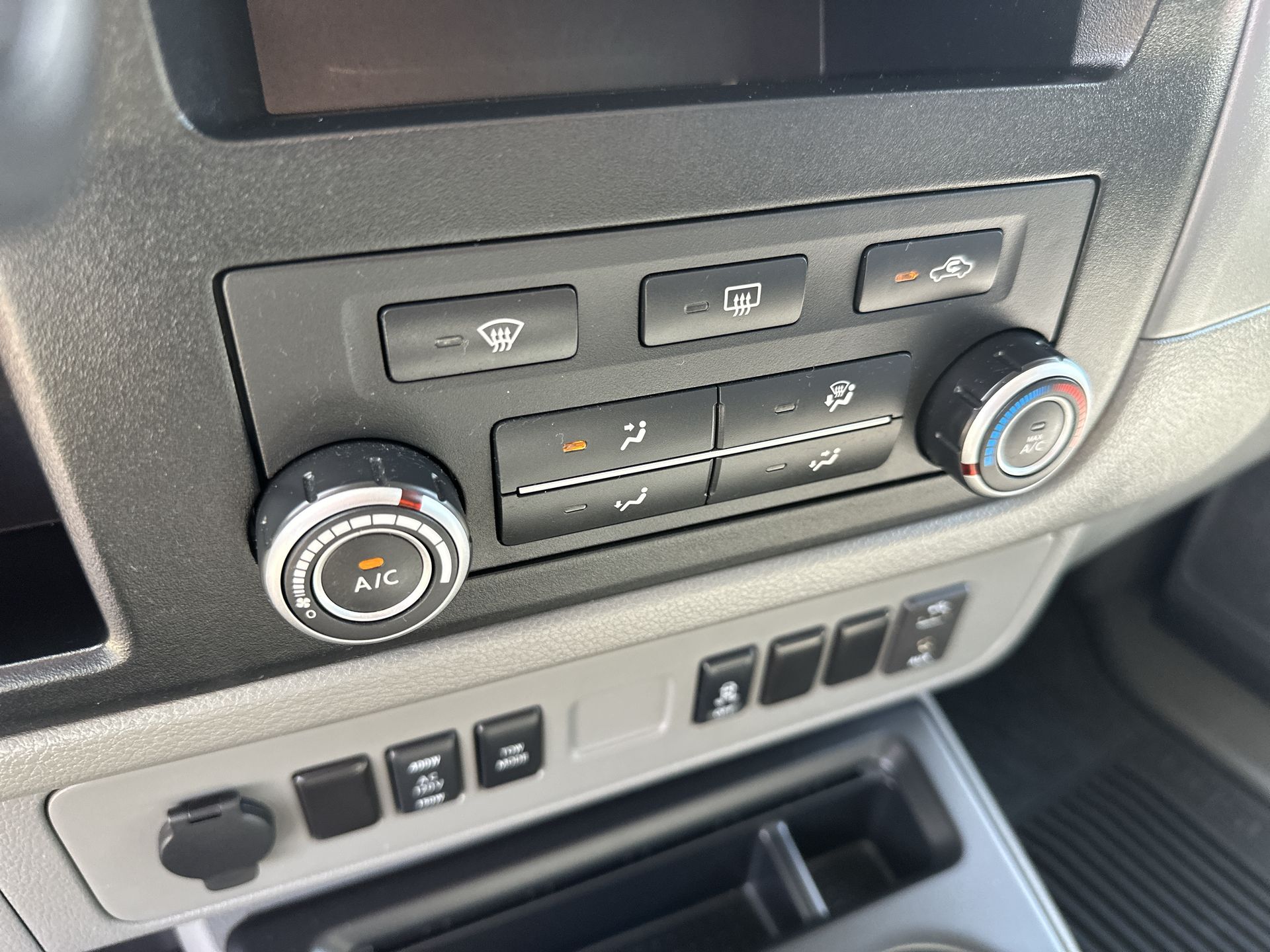 2019 Nissan NV Cargo SL