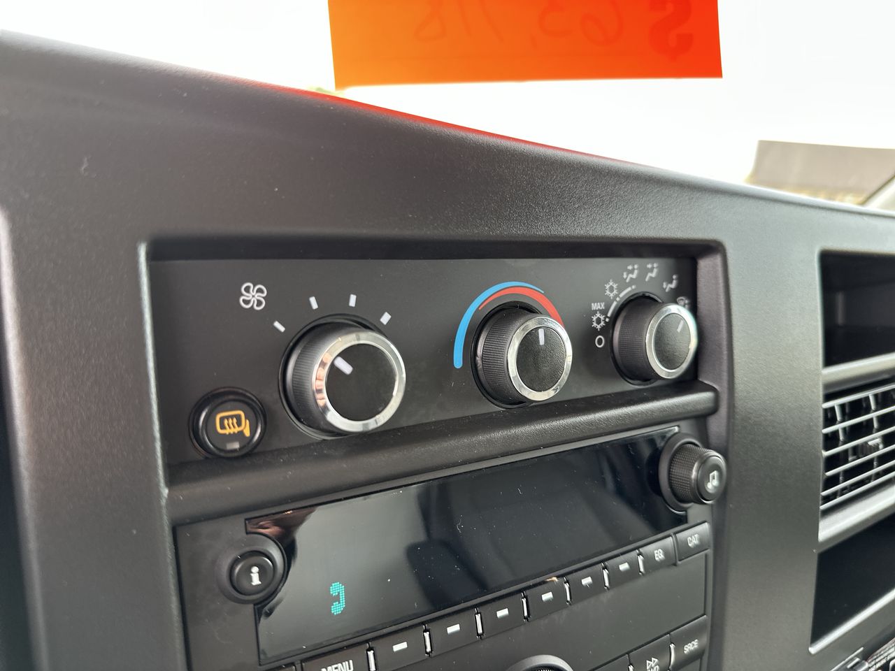 2025 GMC Savana Cutaway 3500 1WT