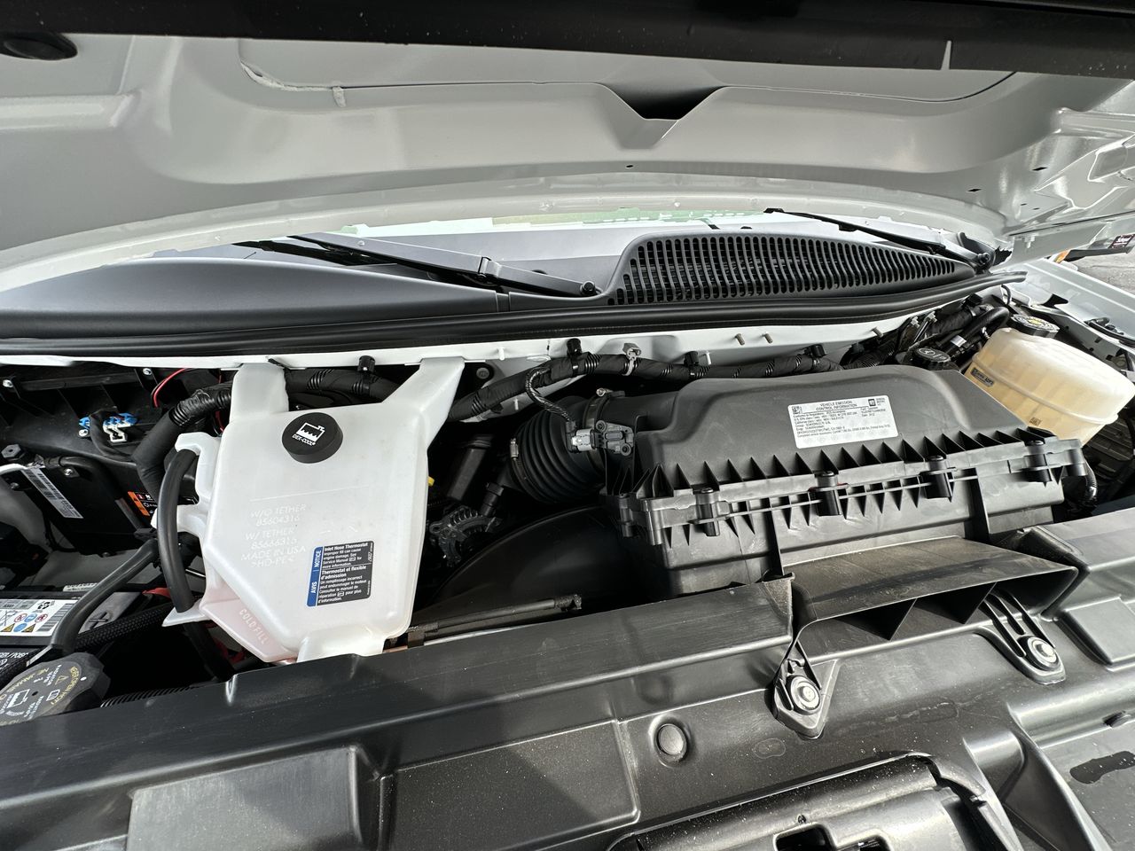 2025 GMC Savana Cutaway 3500 1WT